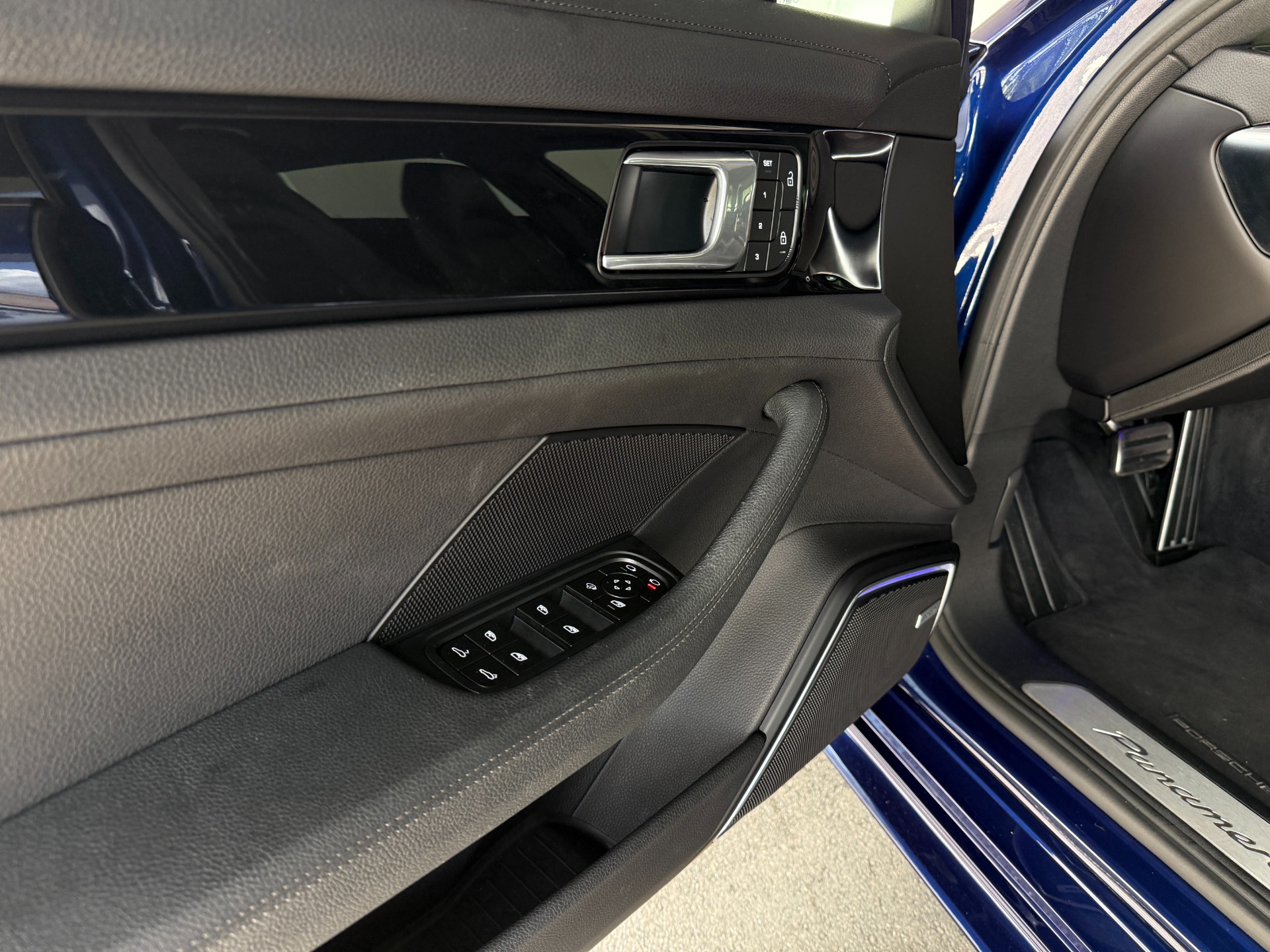 Used-2022-Porsche-Panamera-4S