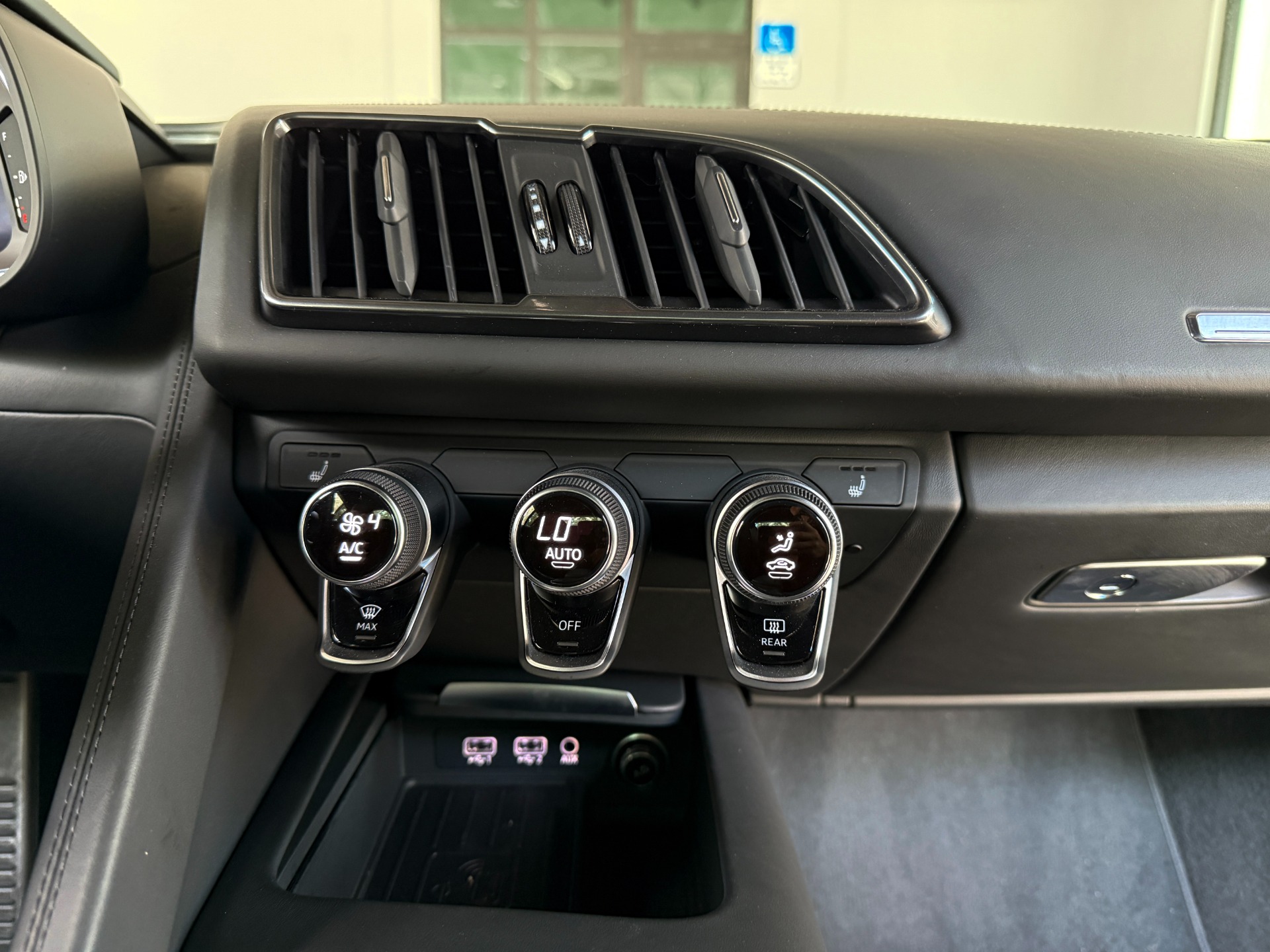 Used-2023-Audi-R8-52-V10-performance