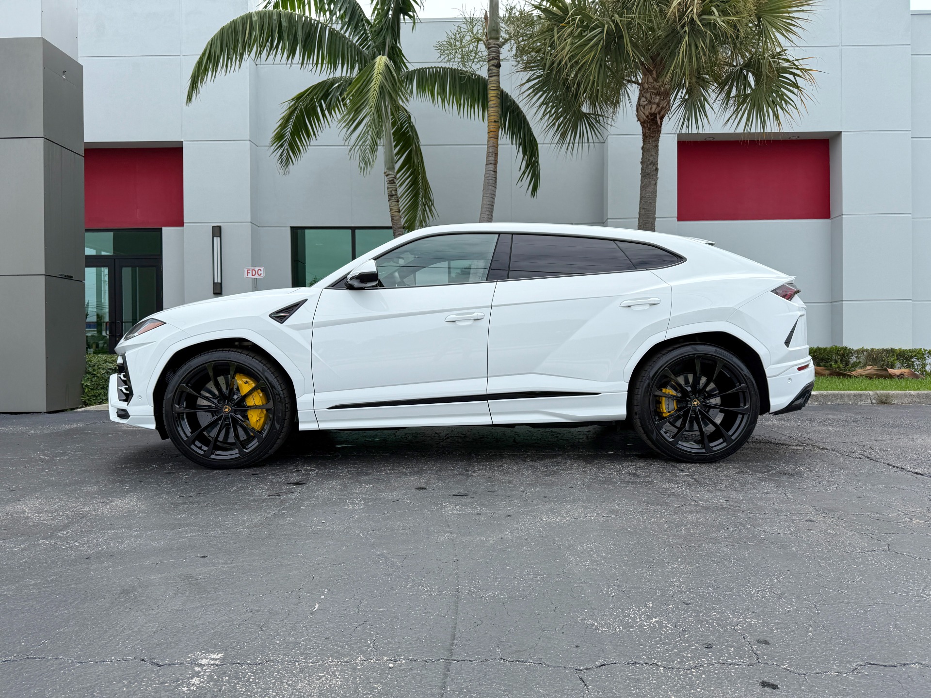 Used-2022-Lamborghini-Urus