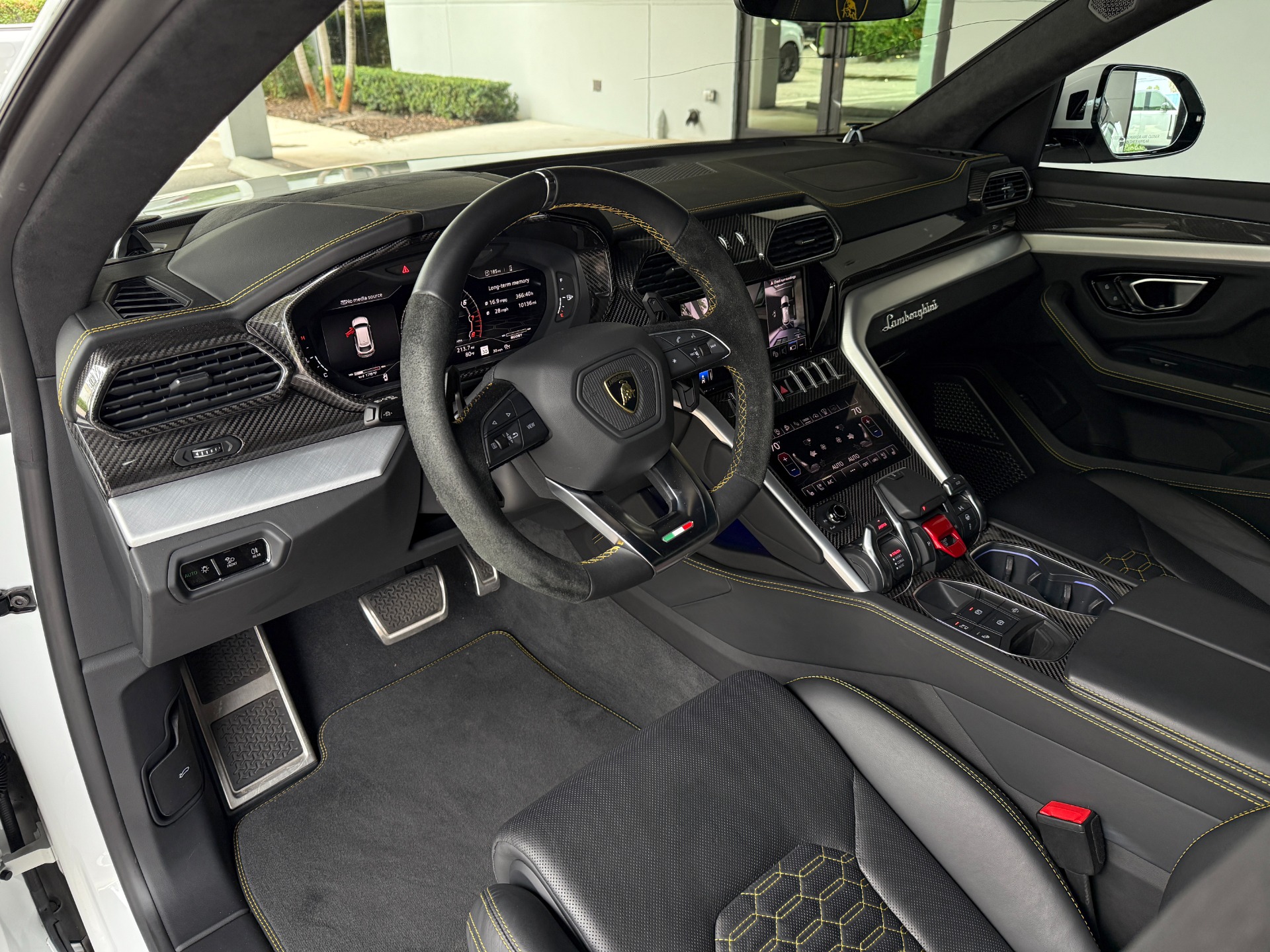 Used-2022-Lamborghini-Urus