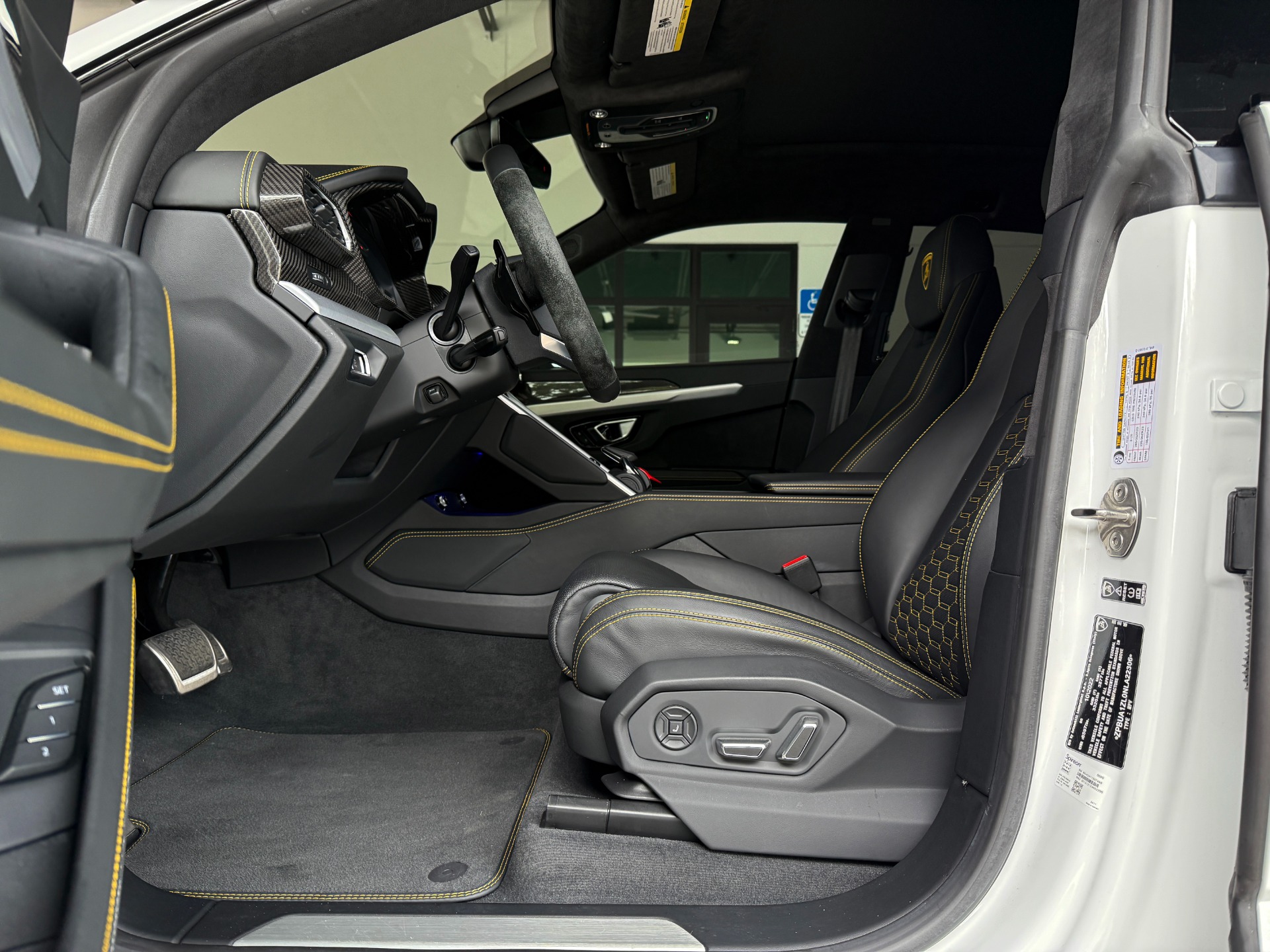 Used-2022-Lamborghini-Urus