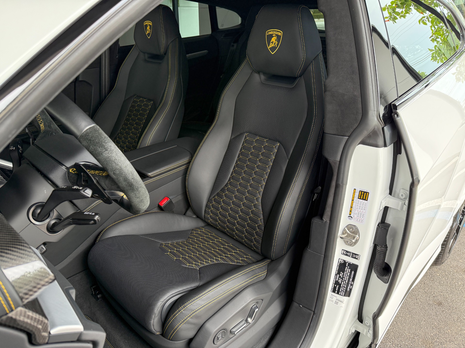 Used-2022-Lamborghini-Urus