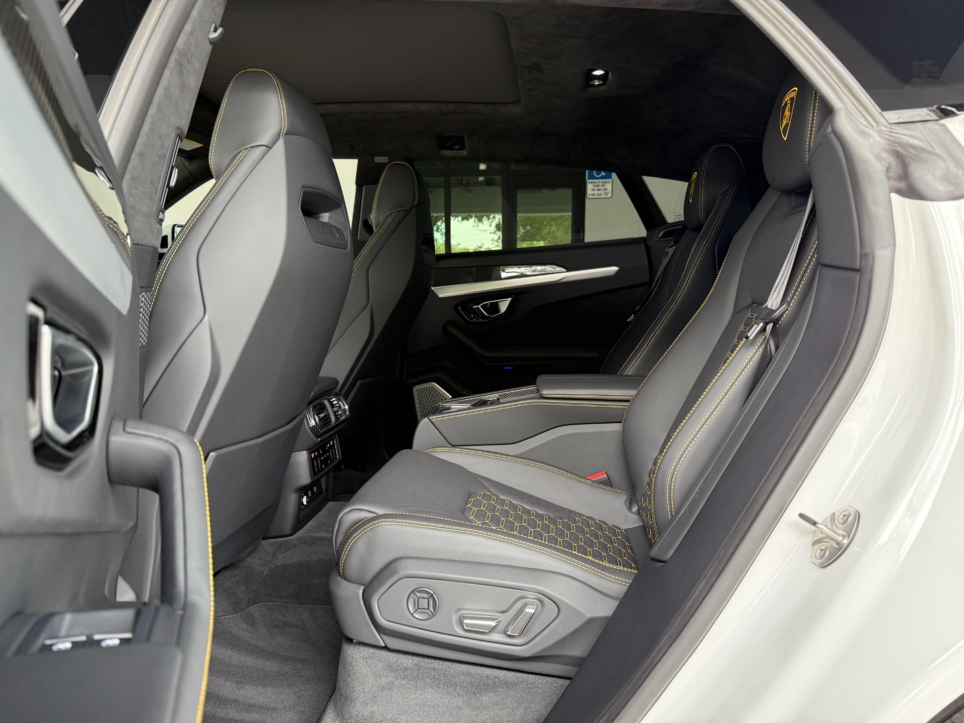 Used-2022-Lamborghini-Urus