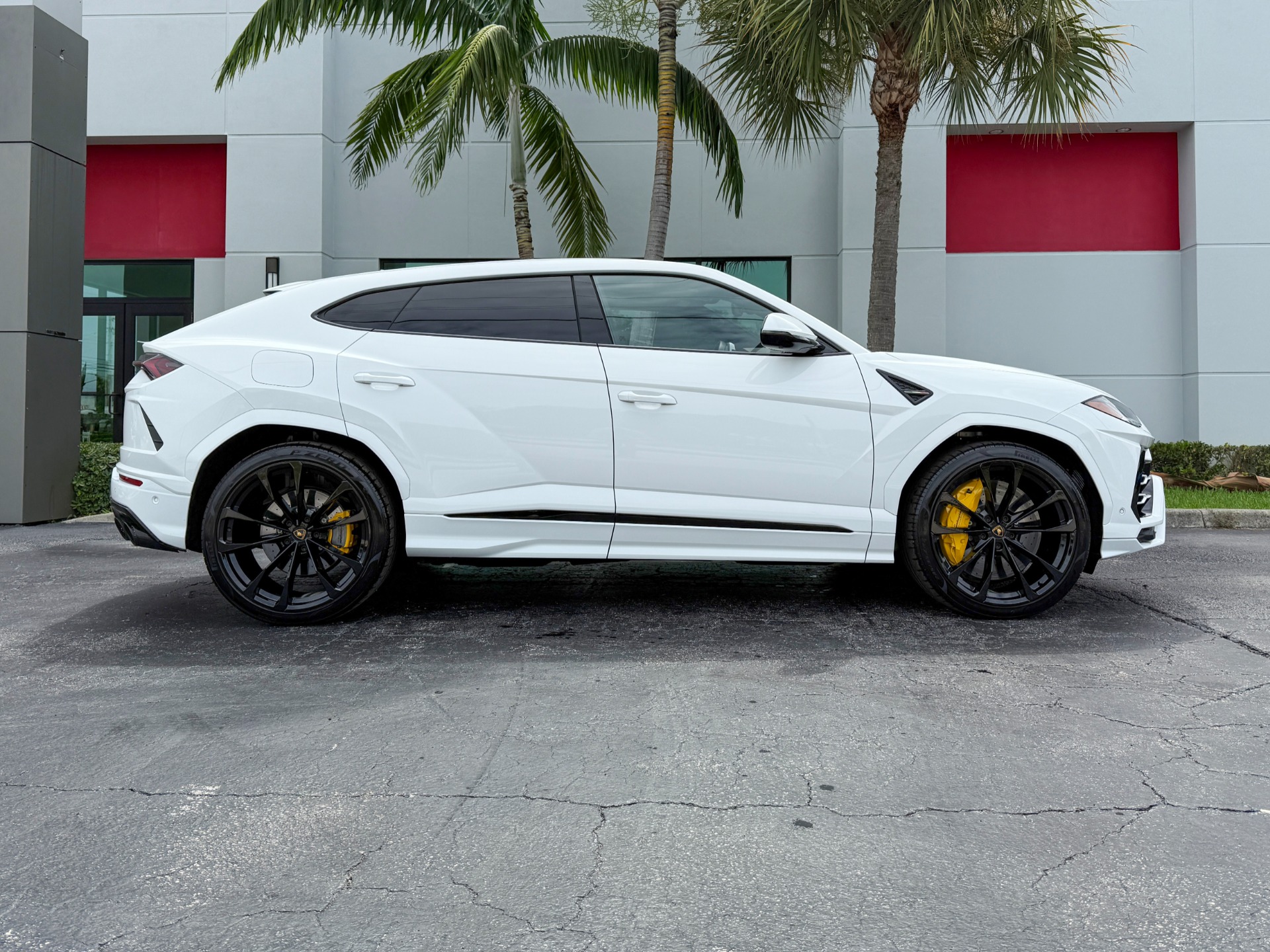 Used-2022-Lamborghini-Urus