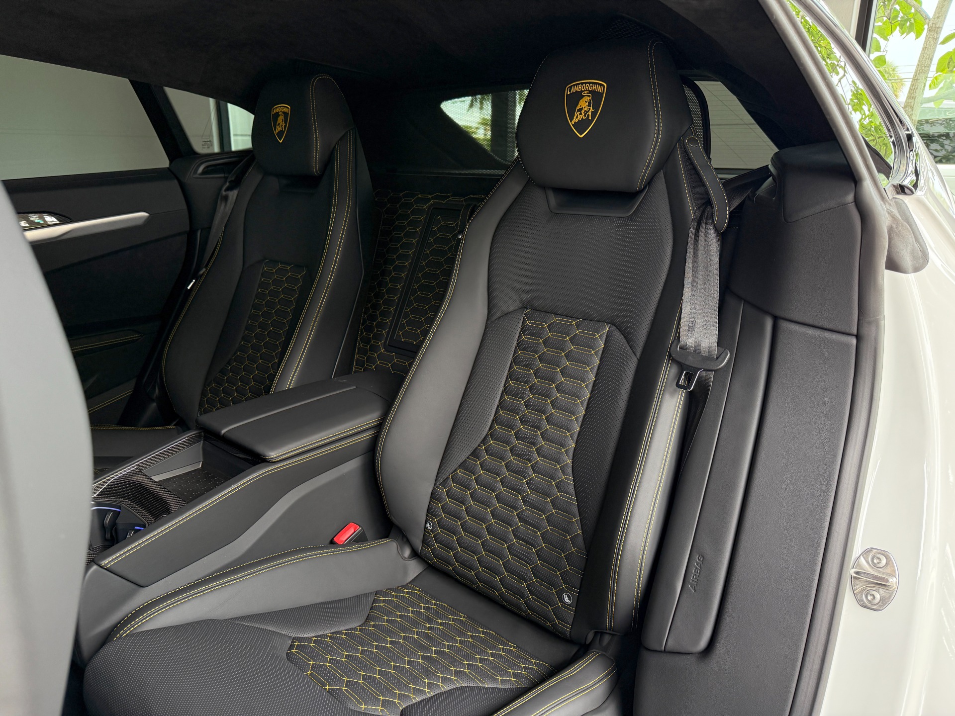 Used-2022-Lamborghini-Urus