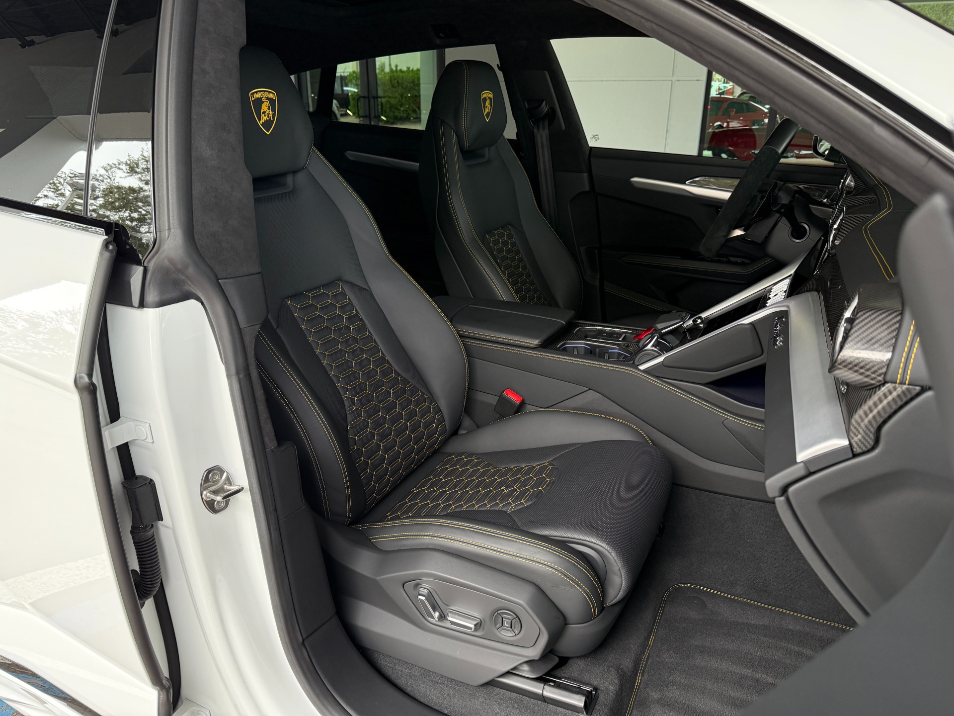 Used-2022-Lamborghini-Urus
