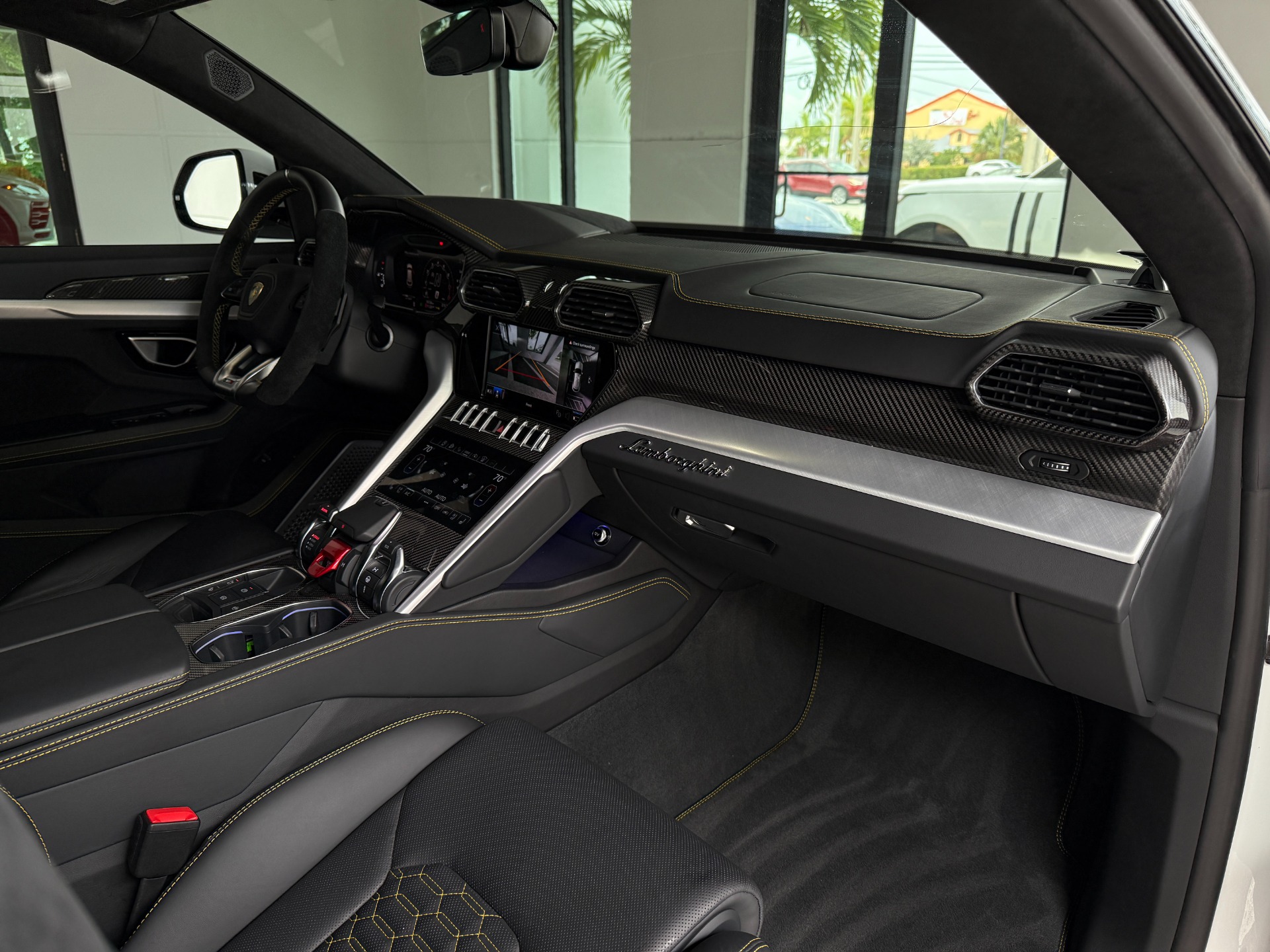 Used-2022-Lamborghini-Urus