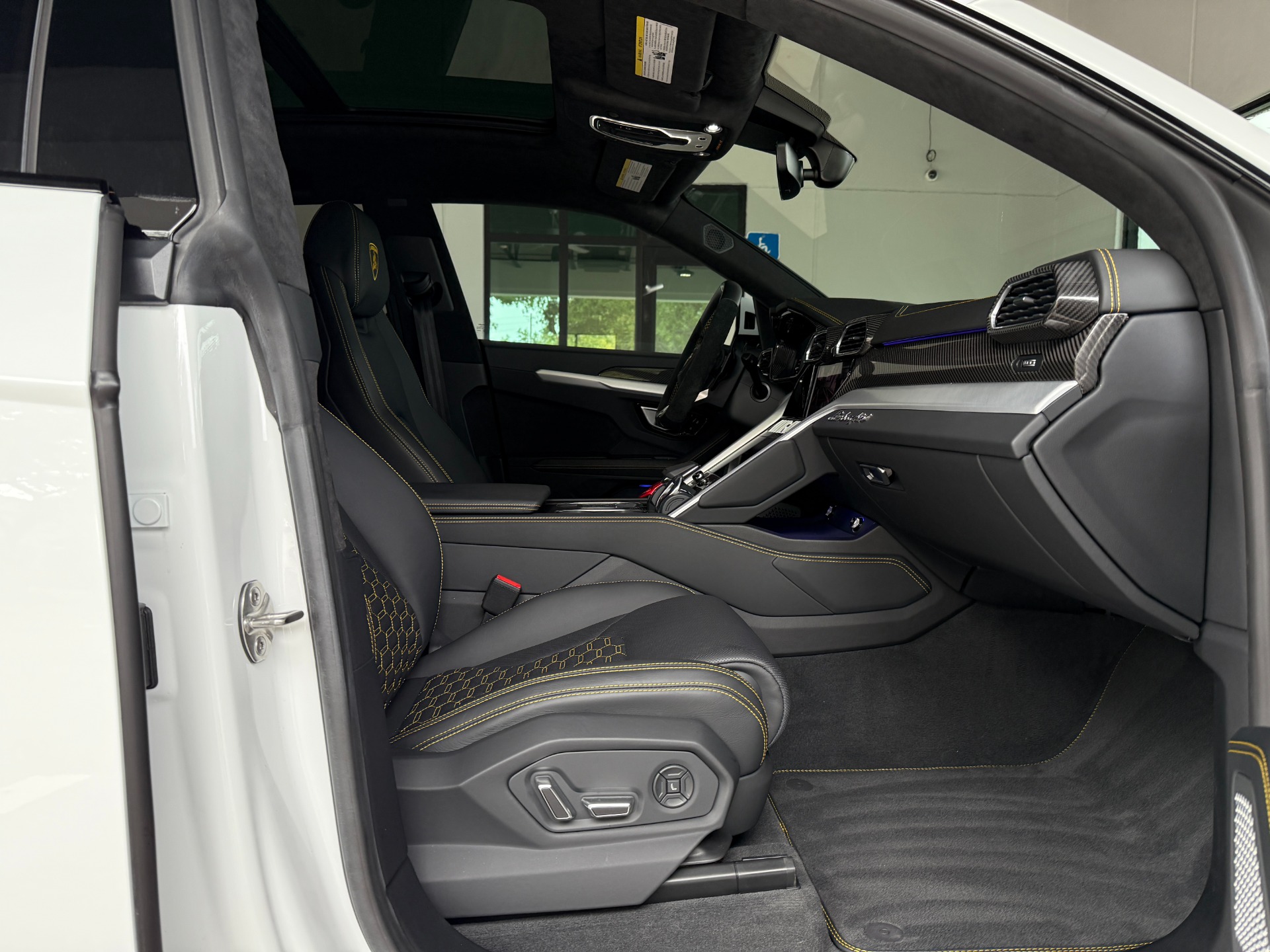 Used-2022-Lamborghini-Urus