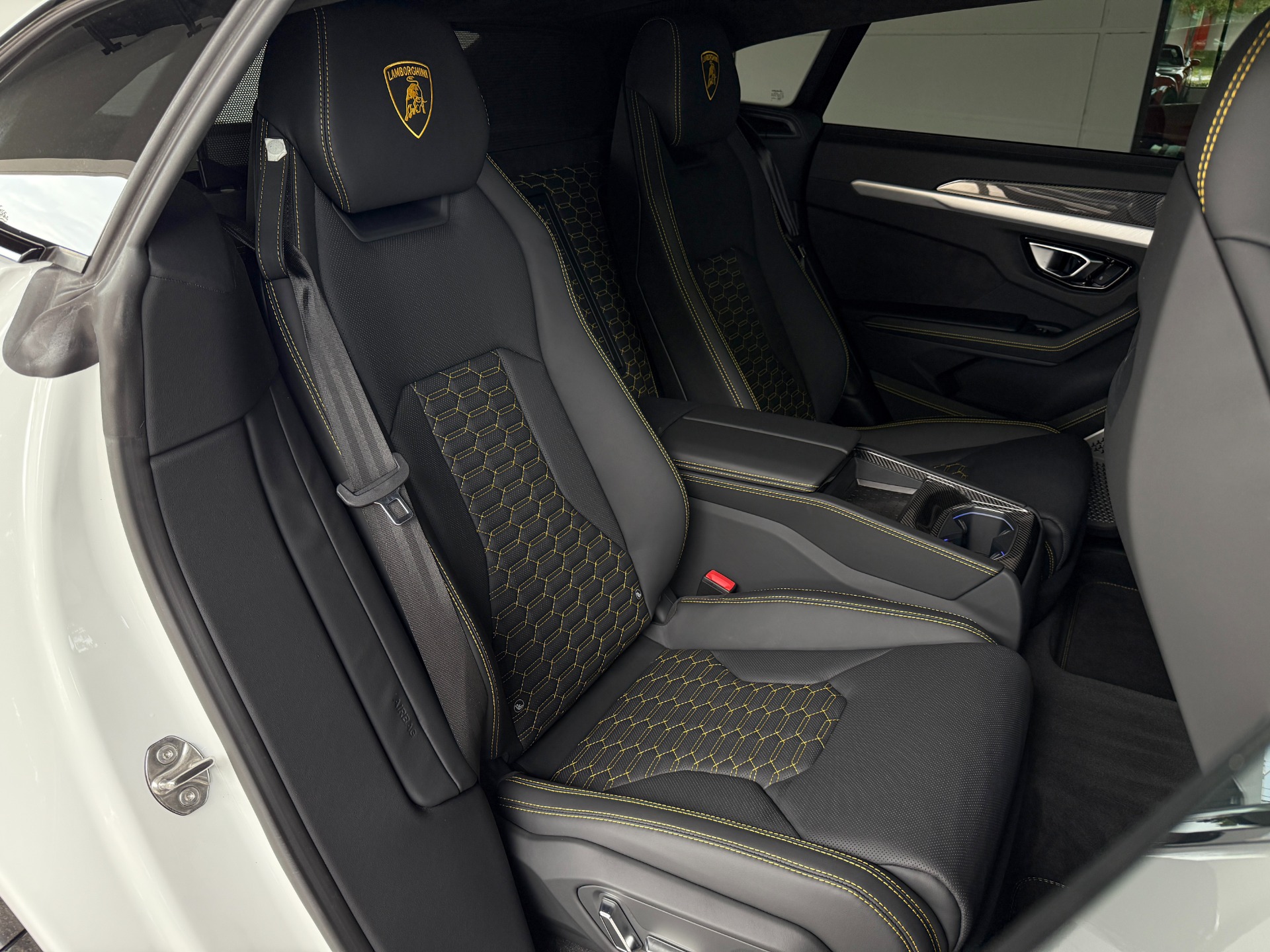 Used-2022-Lamborghini-Urus
