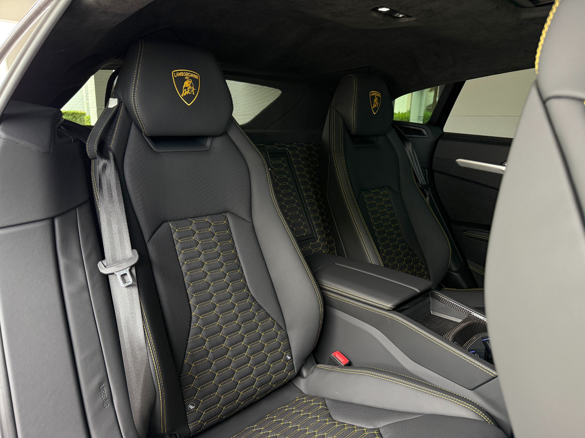 Used-2022-Lamborghini-Urus