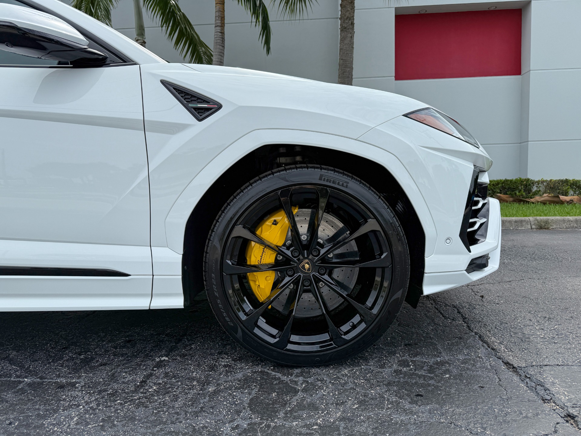 Used-2022-Lamborghini-Urus