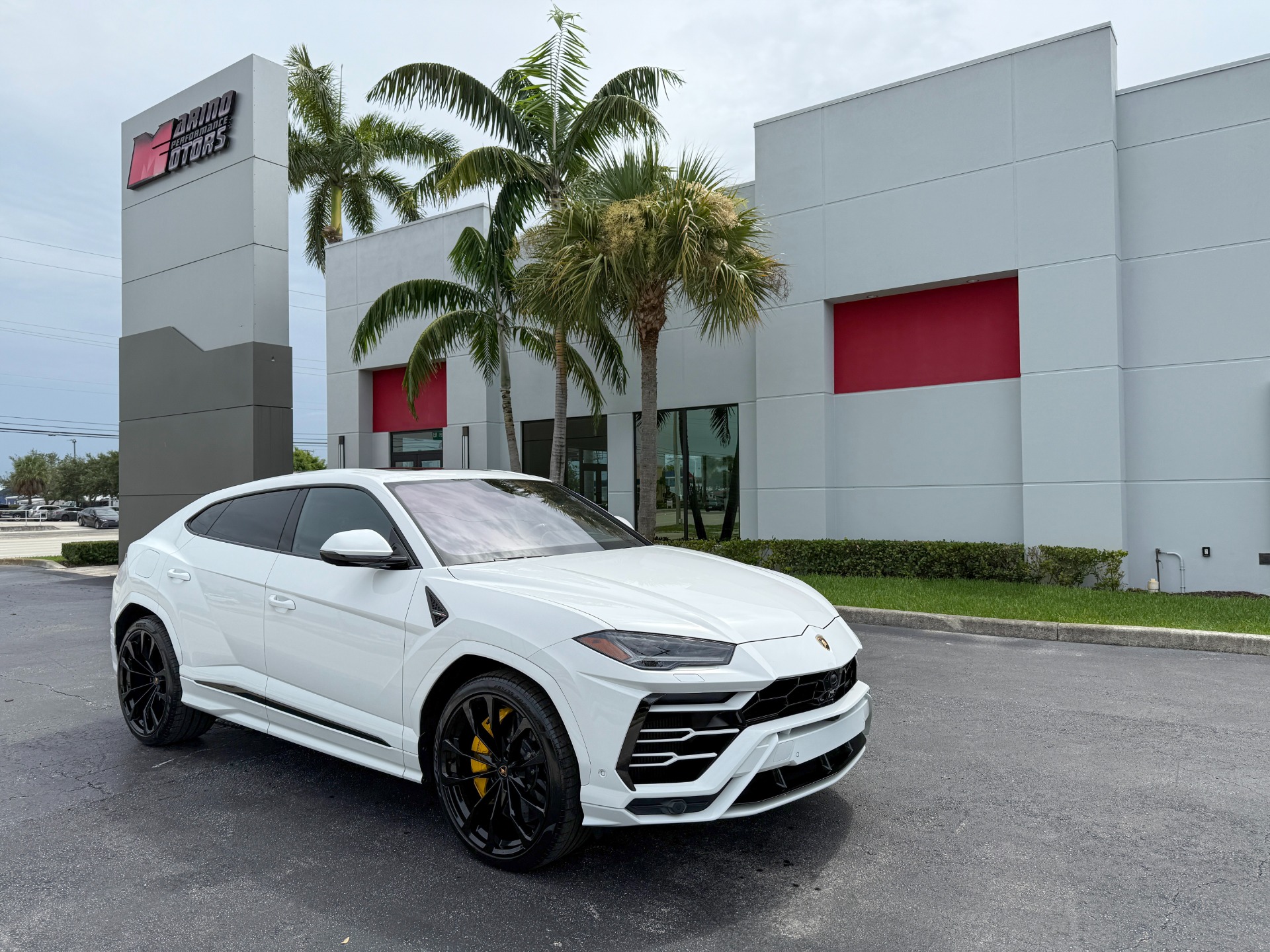 Used-2022-Lamborghini-Urus