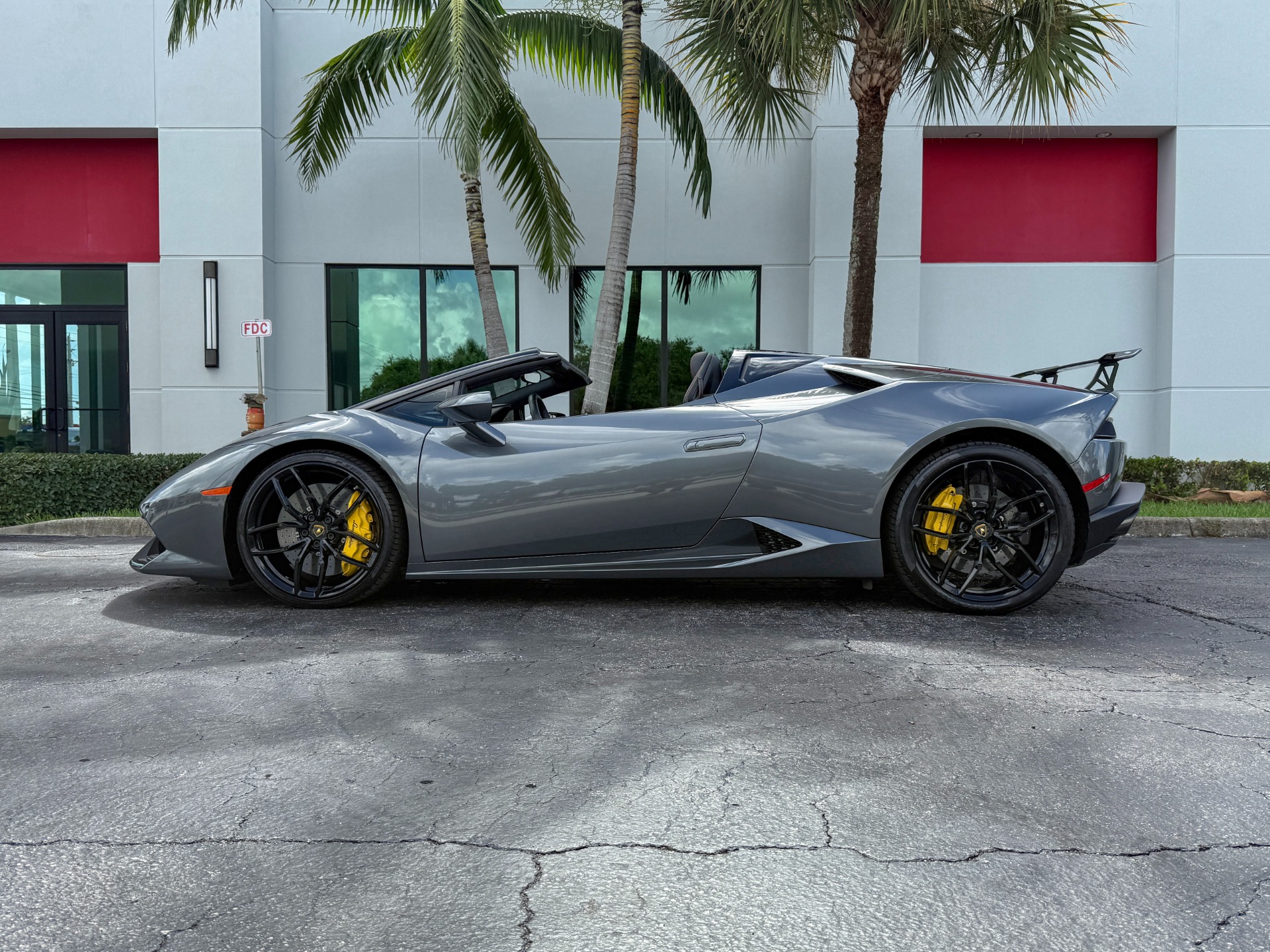 Used-2016-Lamborghini-Huracan-LP-610-4-Spyder