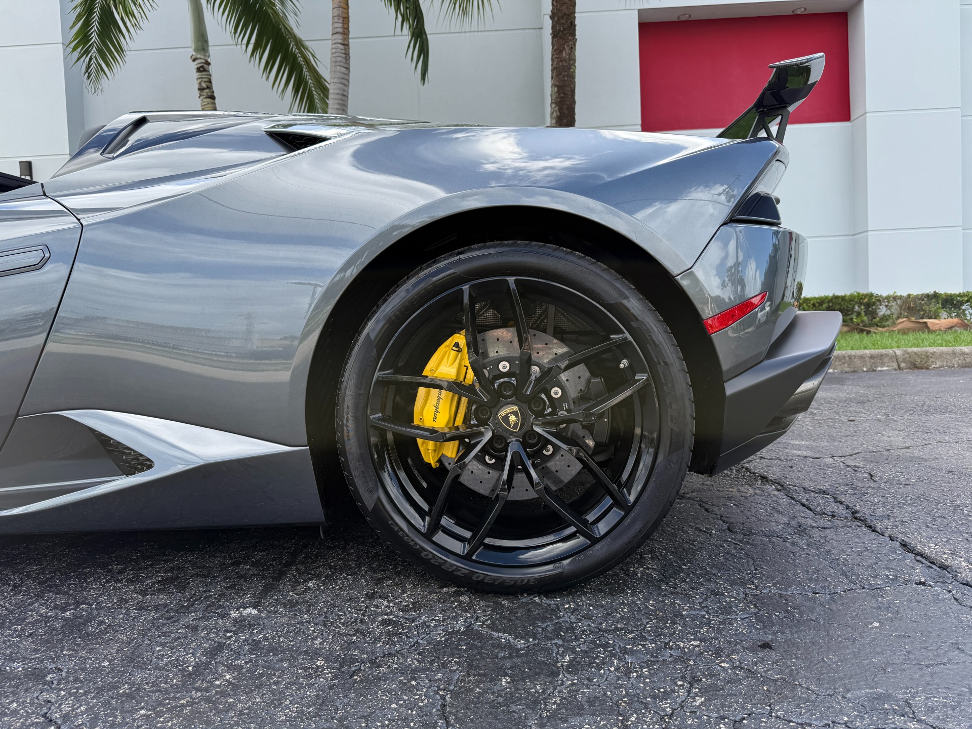 Used-2016-Lamborghini-Huracan-LP-610-4-Spyder