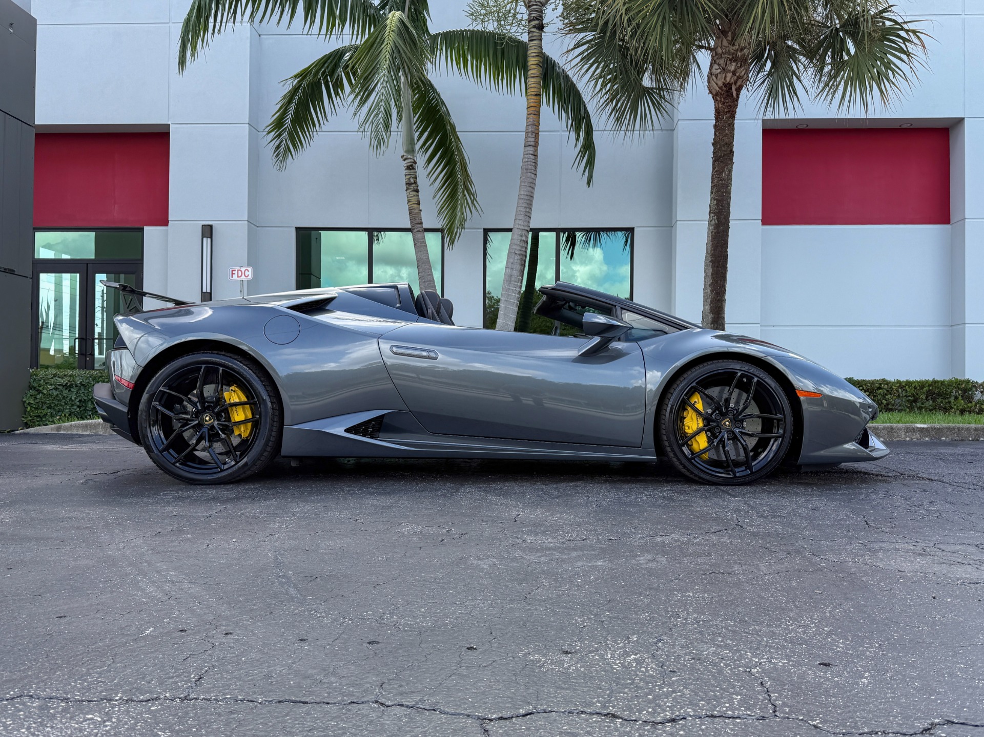 Used-2016-Lamborghini-Huracan-LP-610-4-Spyder