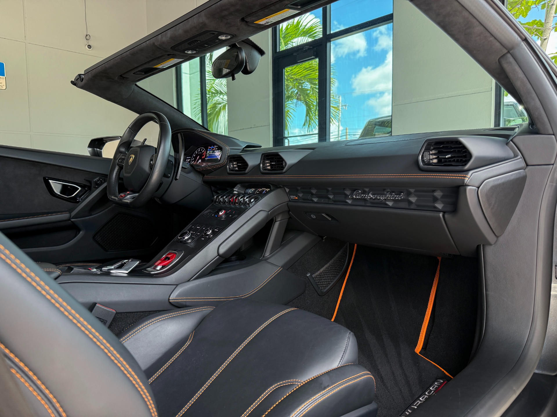 Used-2016-Lamborghini-Huracan-LP-610-4-Spyder