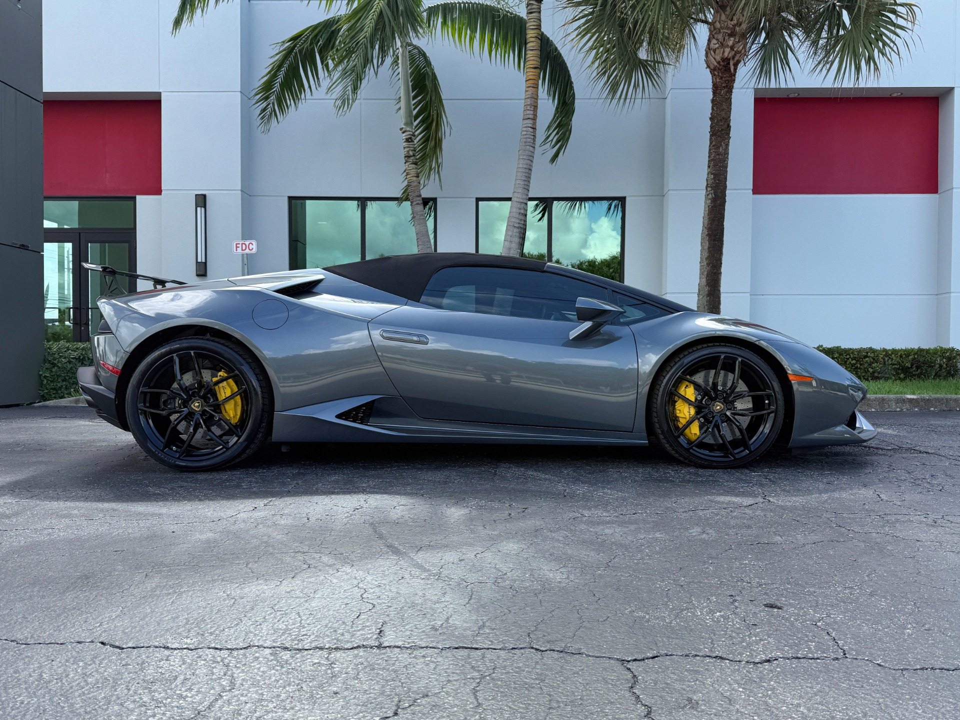 Used-2016-Lamborghini-Huracan-LP-610-4-Spyder