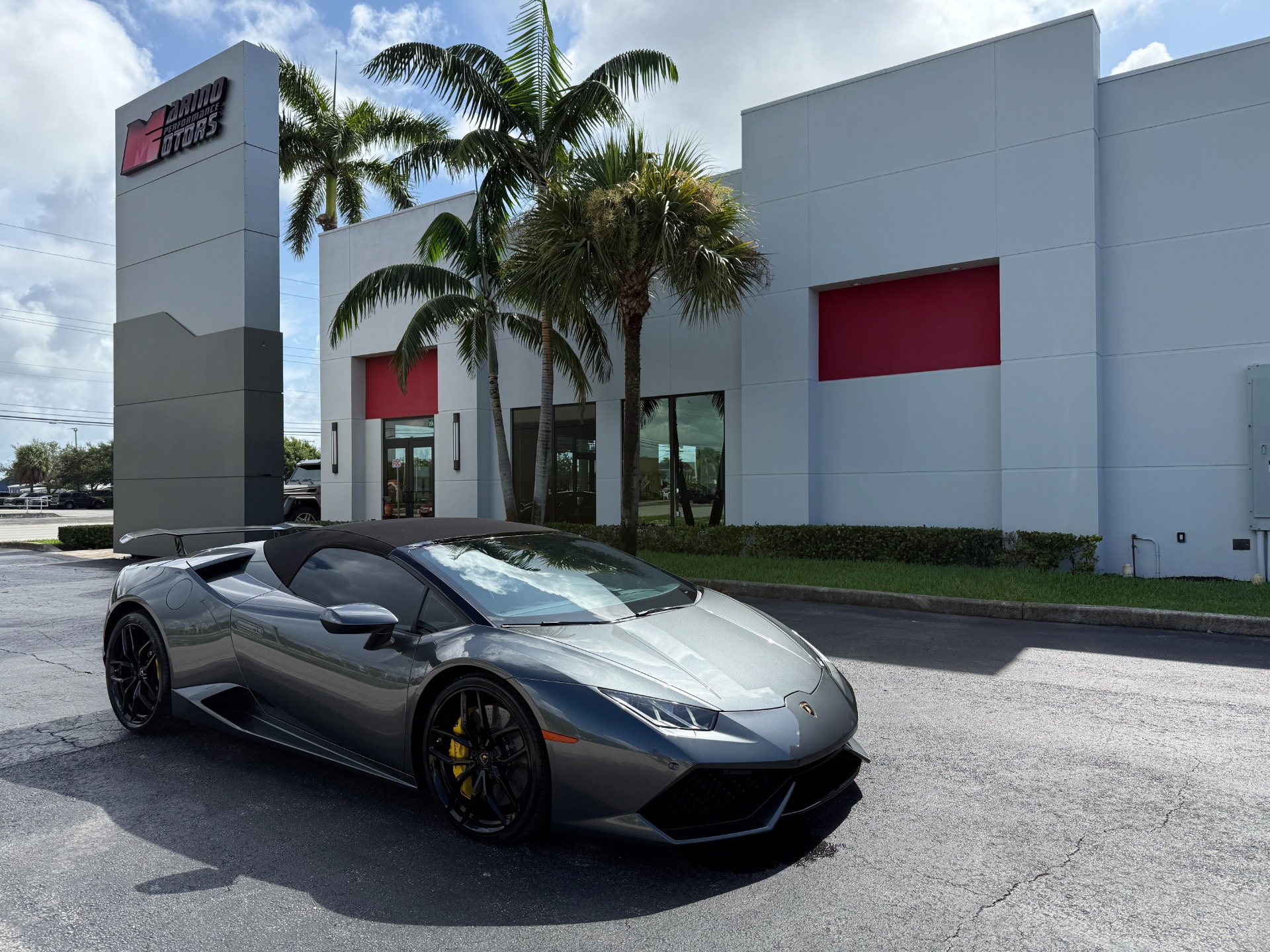 Used-2016-Lamborghini-Huracan-LP-610-4-Spyder