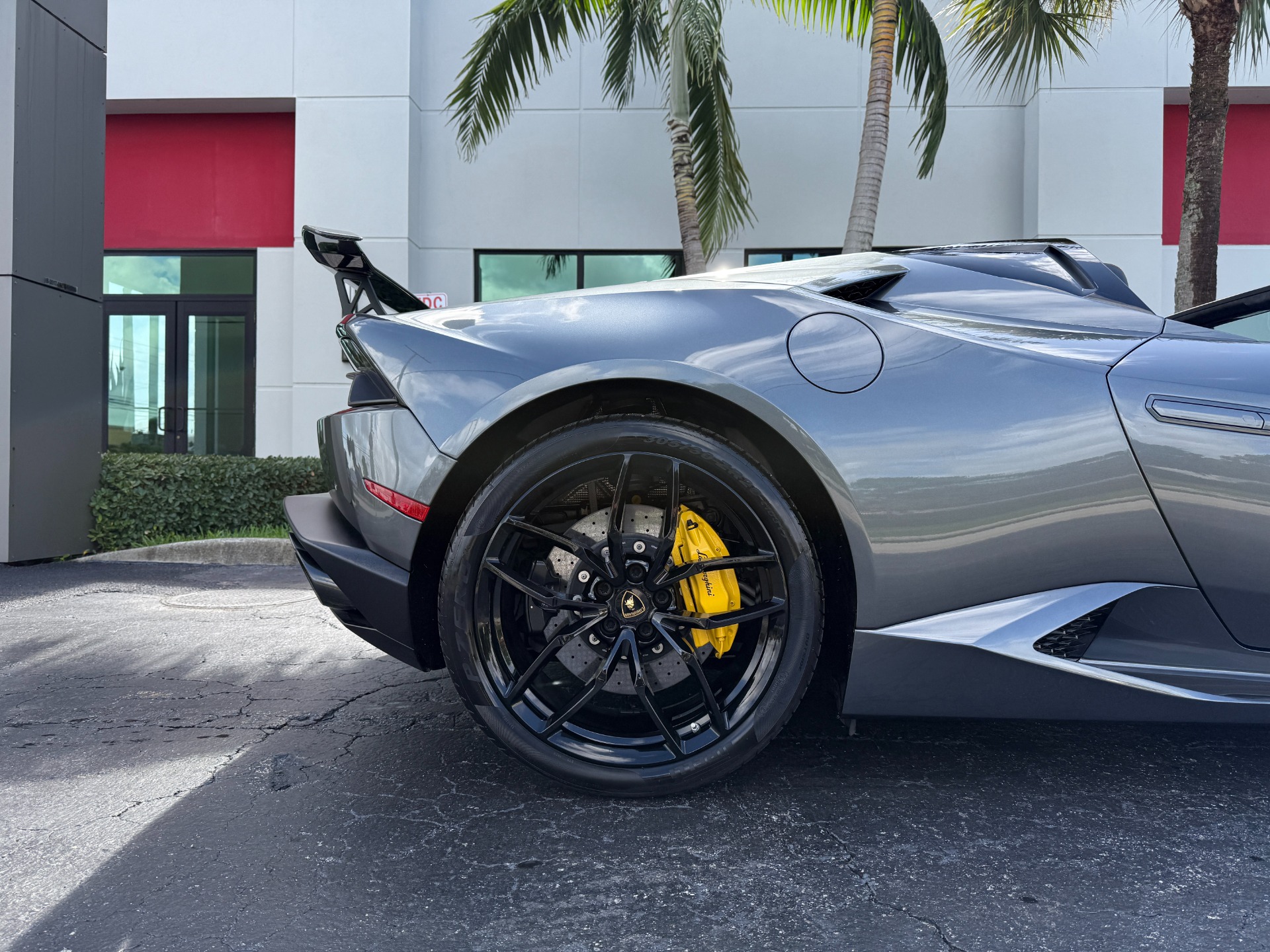 Used-2016-Lamborghini-Huracan-LP-610-4-Spyder