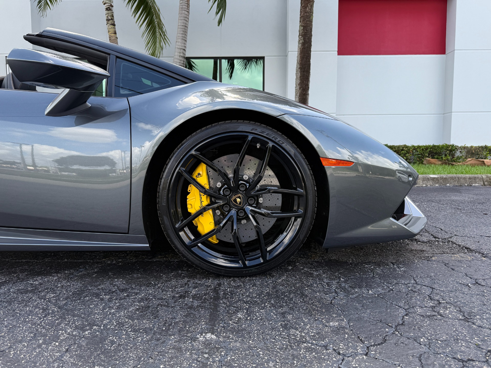 Used-2016-Lamborghini-Huracan-LP-610-4-Spyder