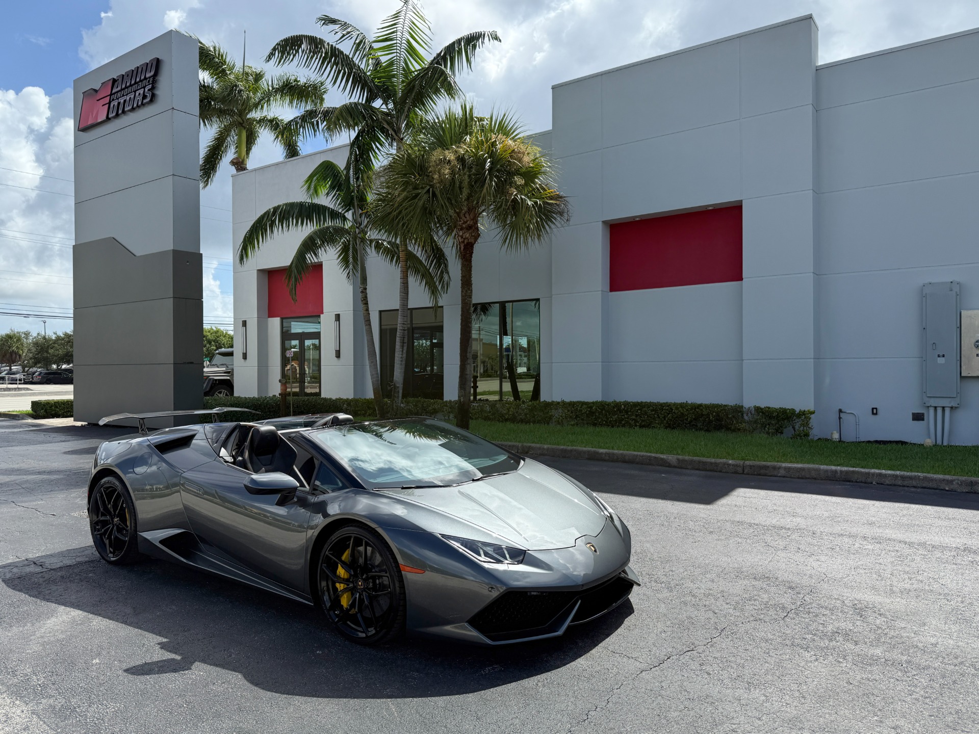 Used-2016-Lamborghini-Huracan-LP-610-4-Spyder