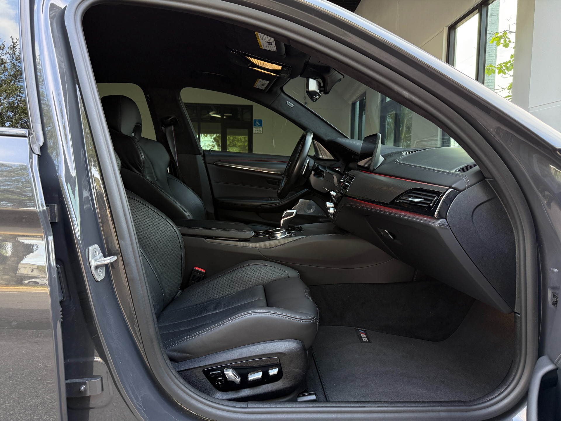 Used-2022-BMW-M5