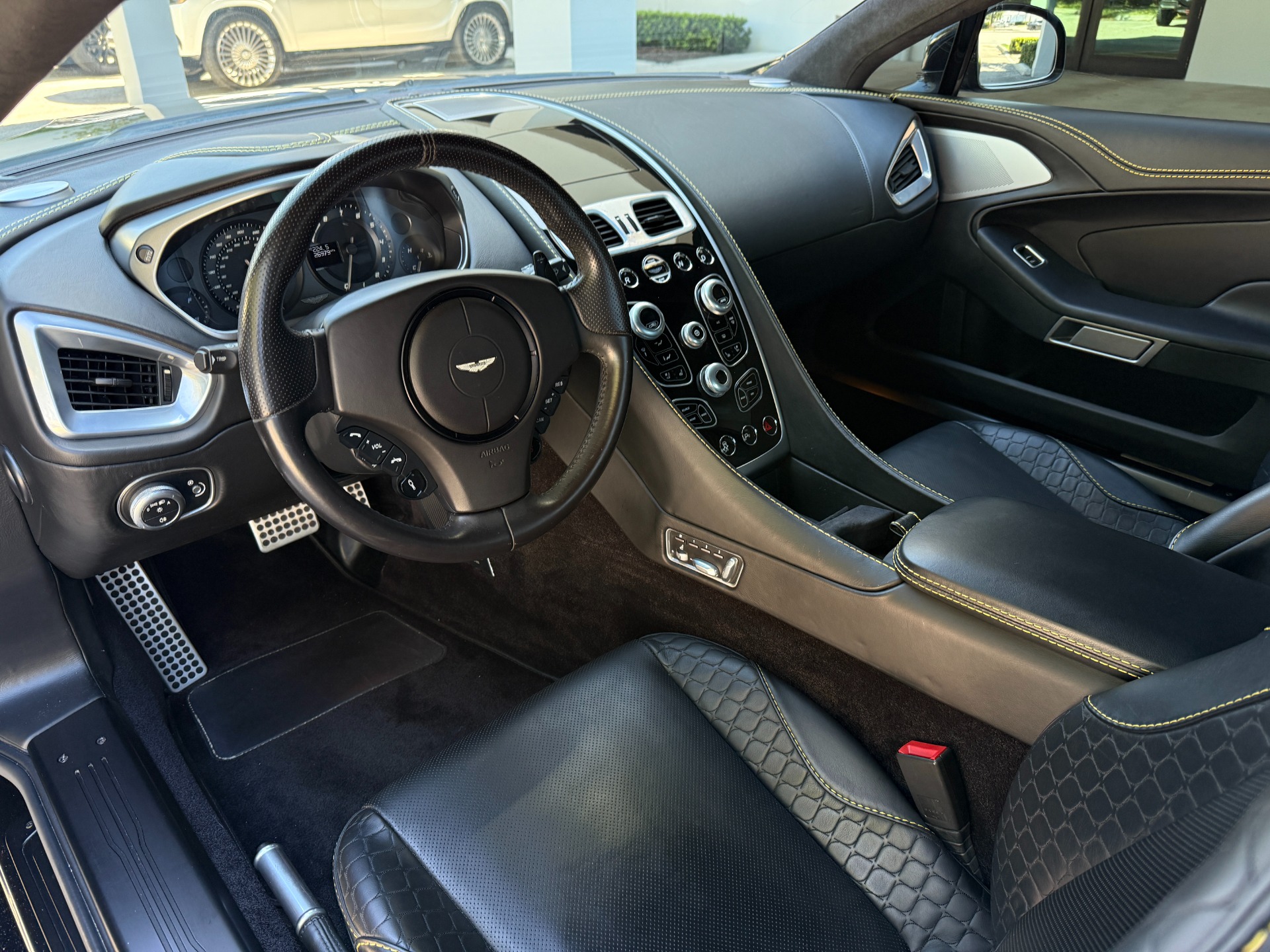Used-2014-Aston-Martin-Vanquish