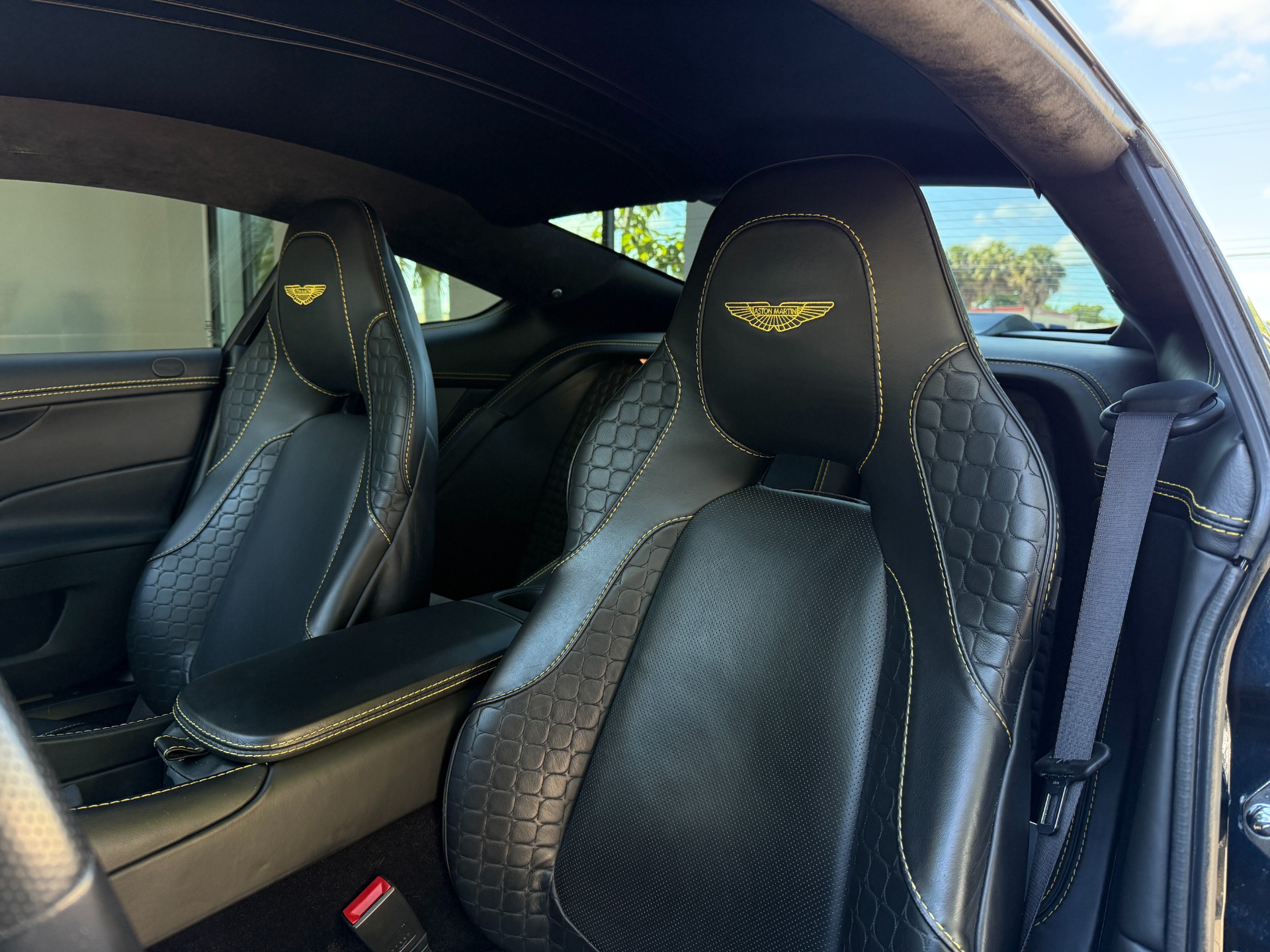 Used-2014-Aston-Martin-Vanquish
