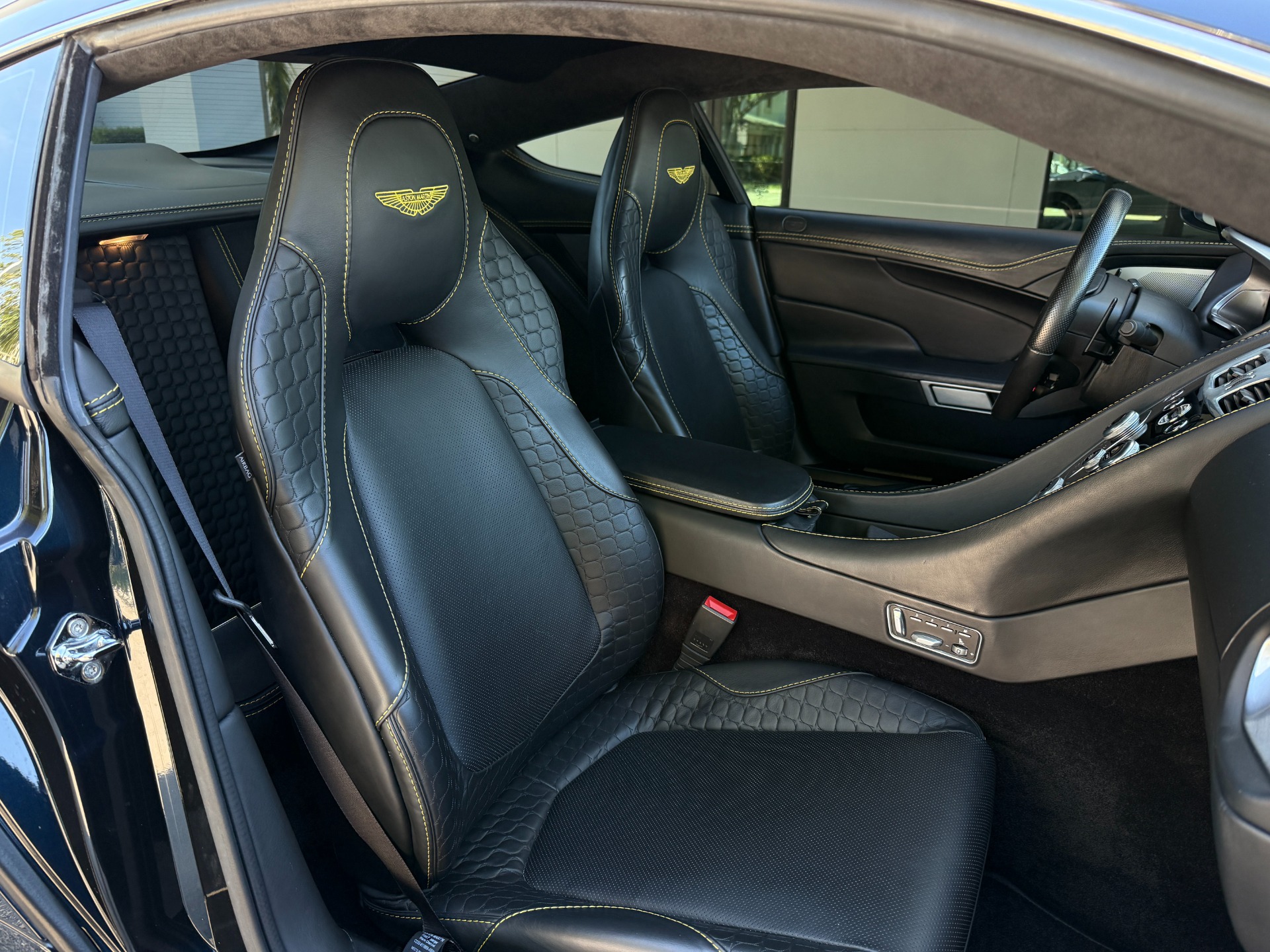 Used-2014-Aston-Martin-Vanquish