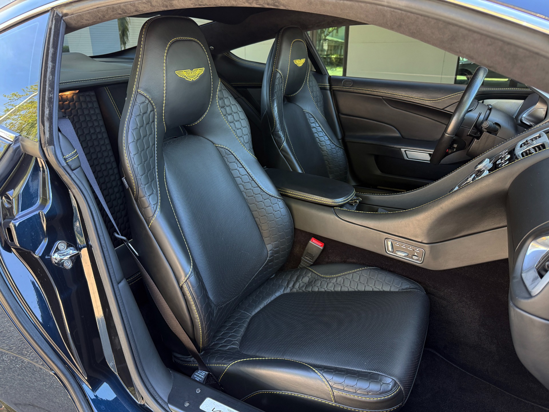 Used-2014-Aston-Martin-Vanquish