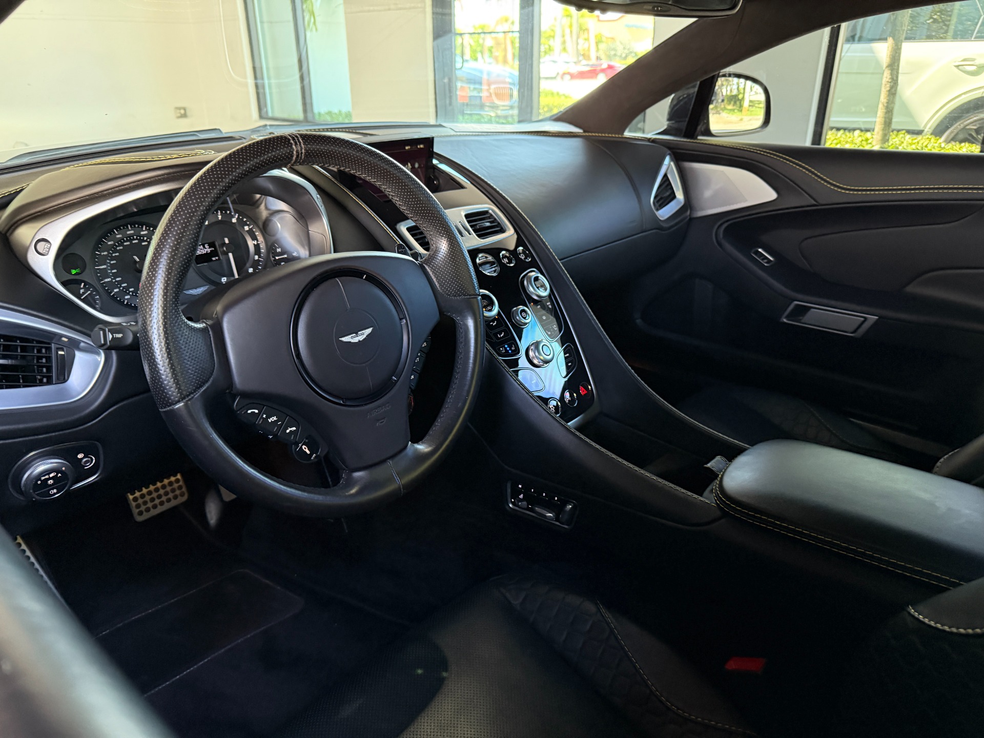 Used-2014-Aston-Martin-Vanquish