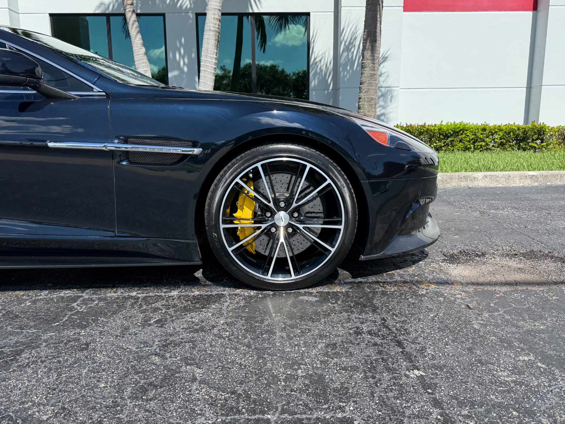 Used-2014-Aston-Martin-Vanquish