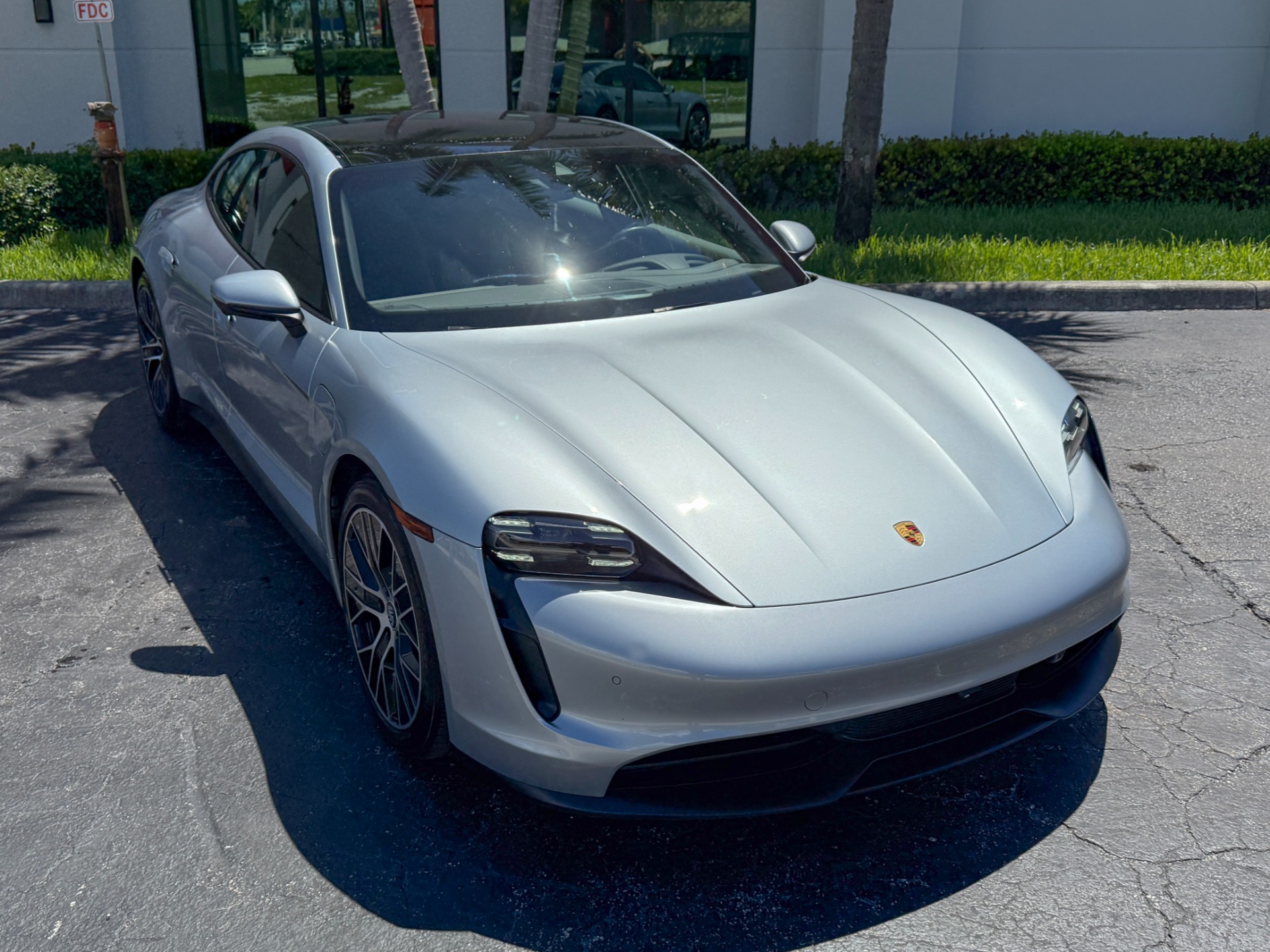 Used-2022-Porsche-Taycan