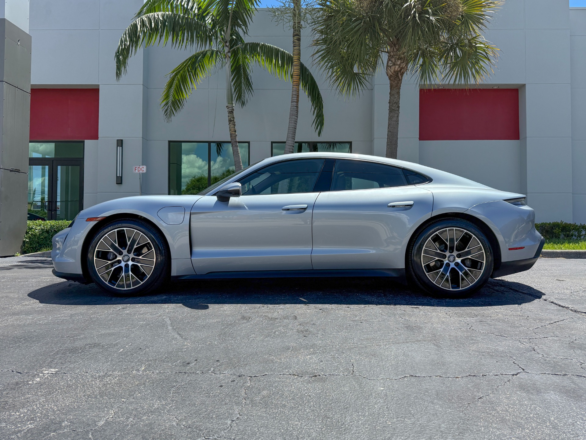 Used-2022-Porsche-Taycan
