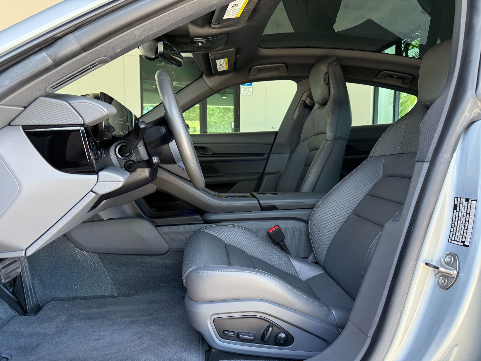 Used-2022-Porsche-Taycan