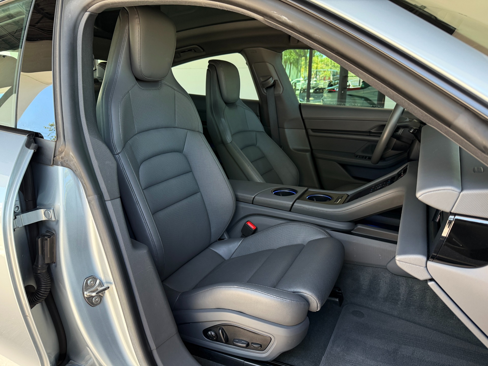 Used-2022-Porsche-Taycan