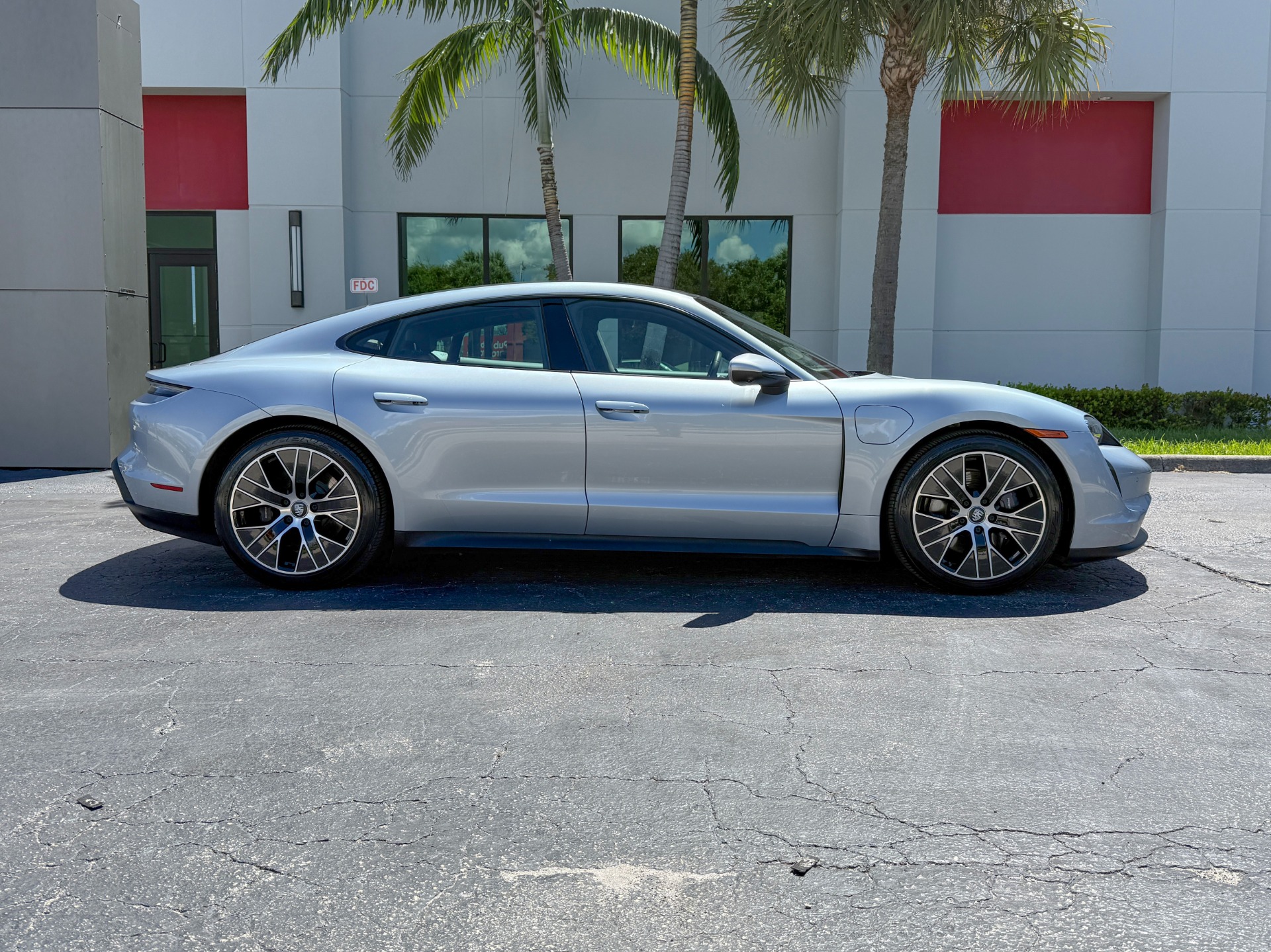 Used-2022-Porsche-Taycan