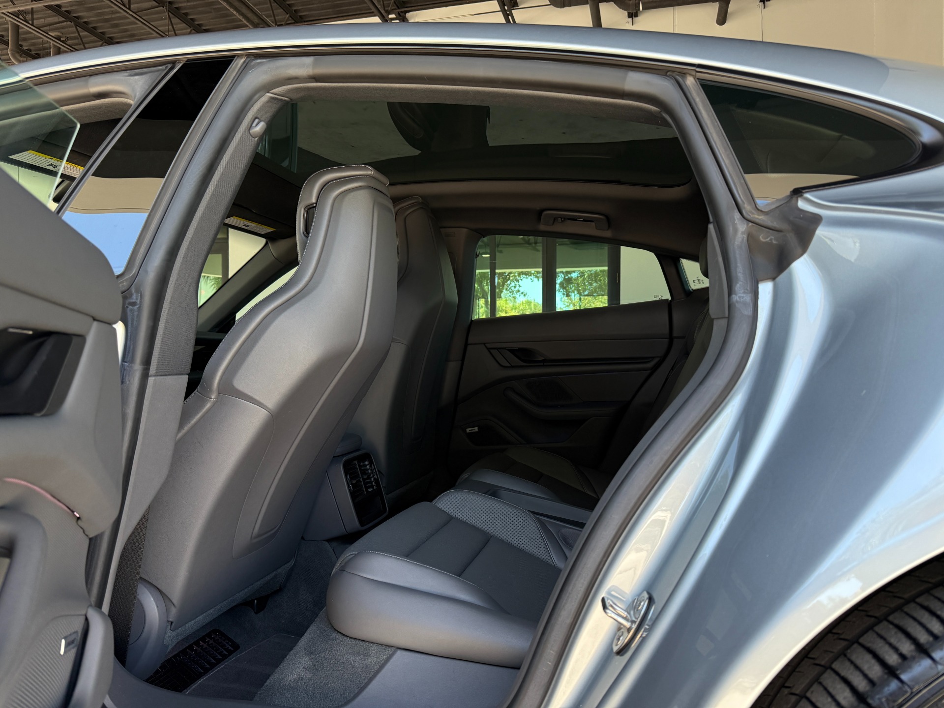 Used-2022-Porsche-Taycan