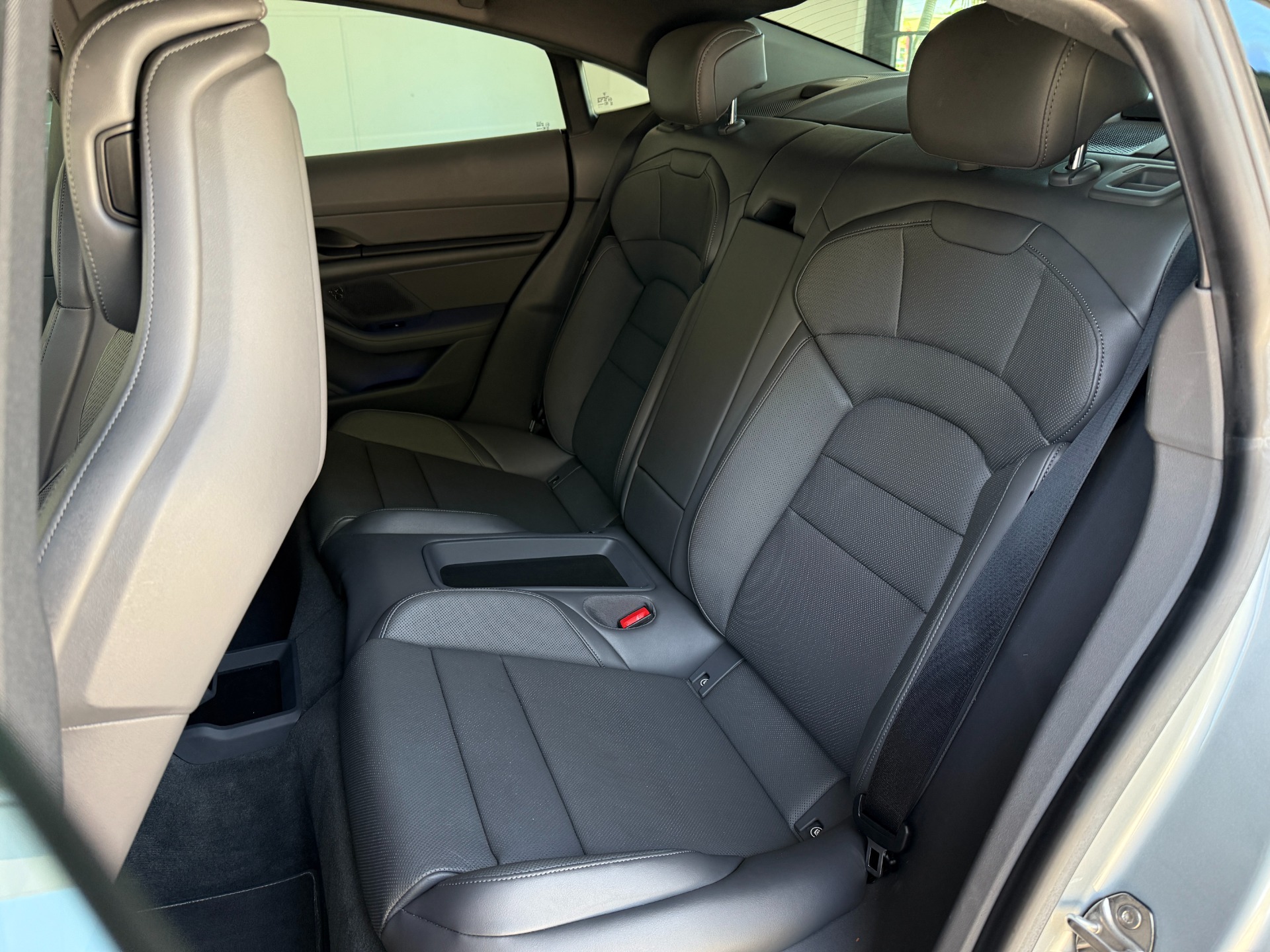 Used-2022-Porsche-Taycan