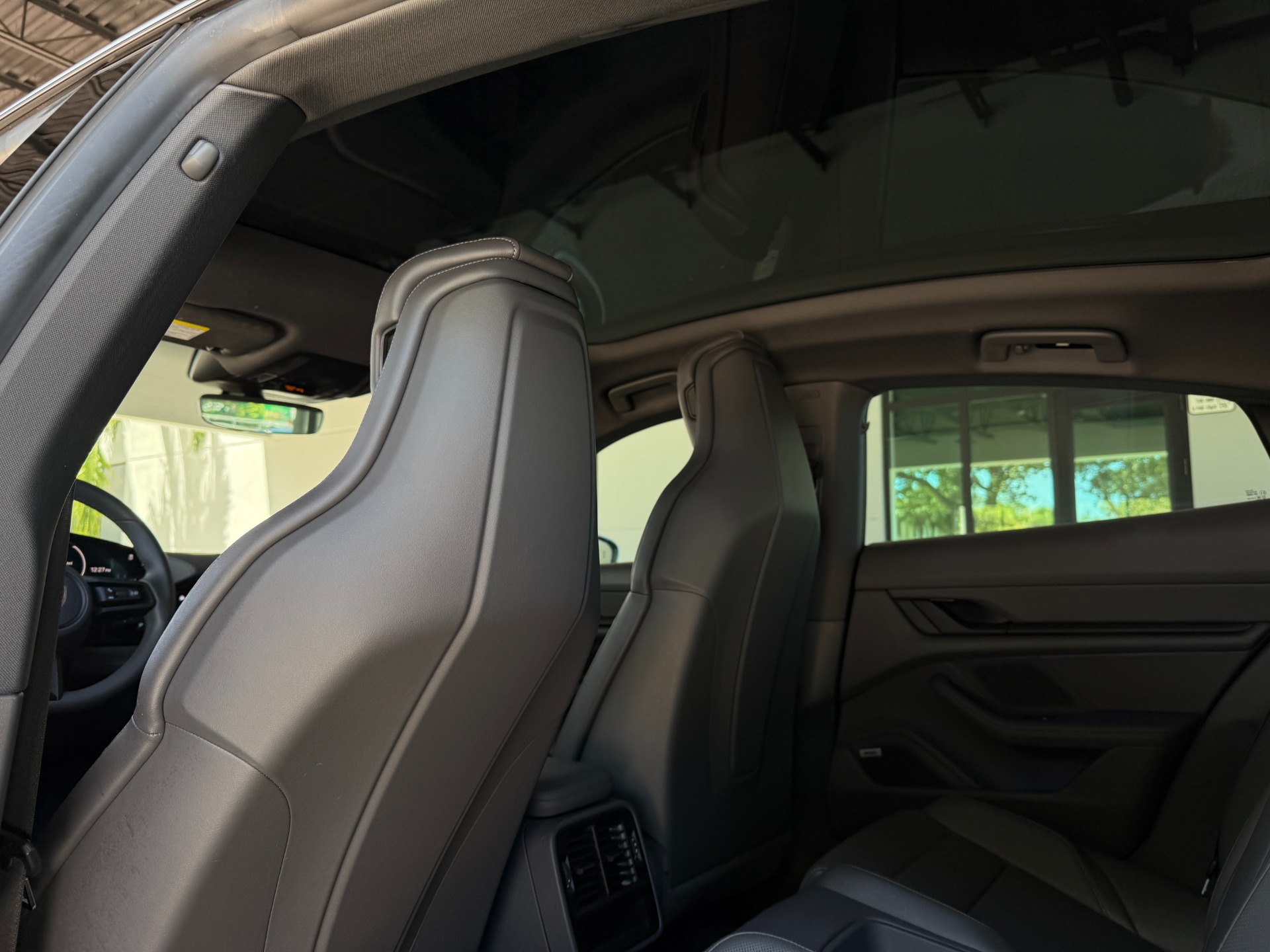 Used-2022-Porsche-Taycan