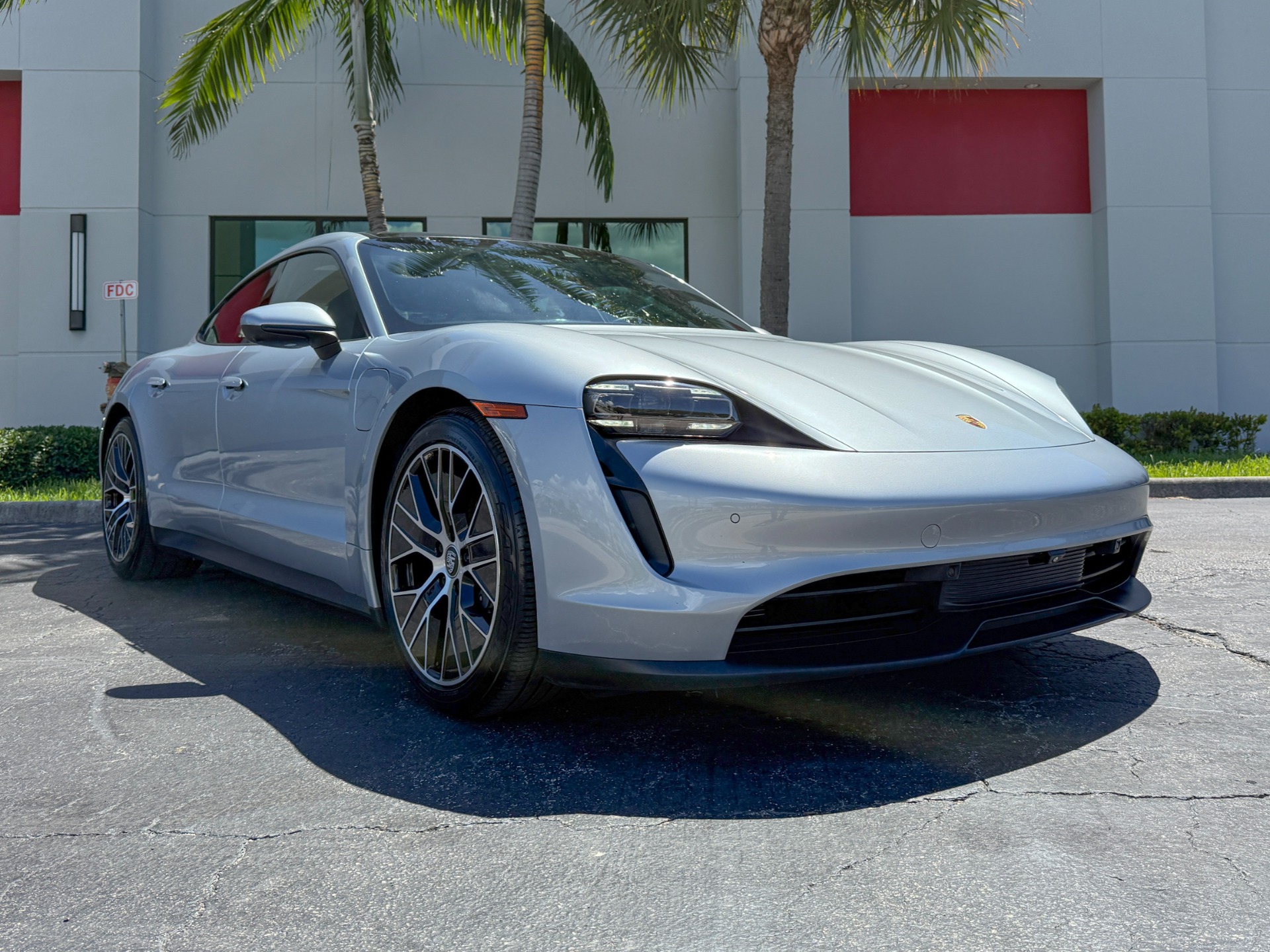 Used-2022-Porsche-Taycan