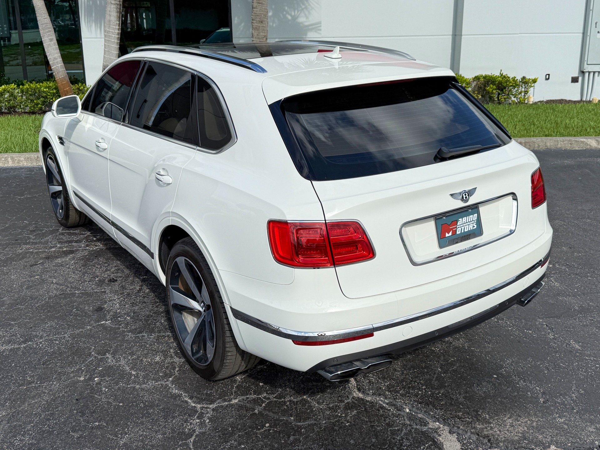 Used-2019-Bentley-Bentayga-V8