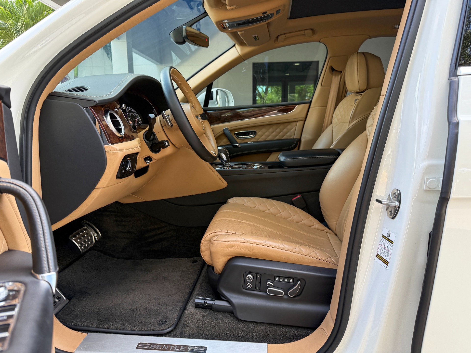 Used-2019-Bentley-Bentayga-V8