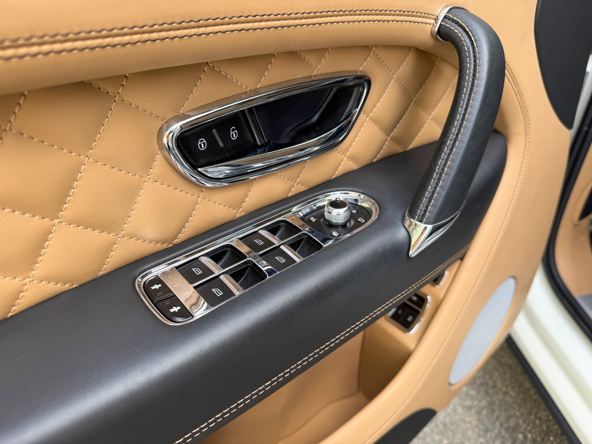 Used-2019-Bentley-Bentayga-V8