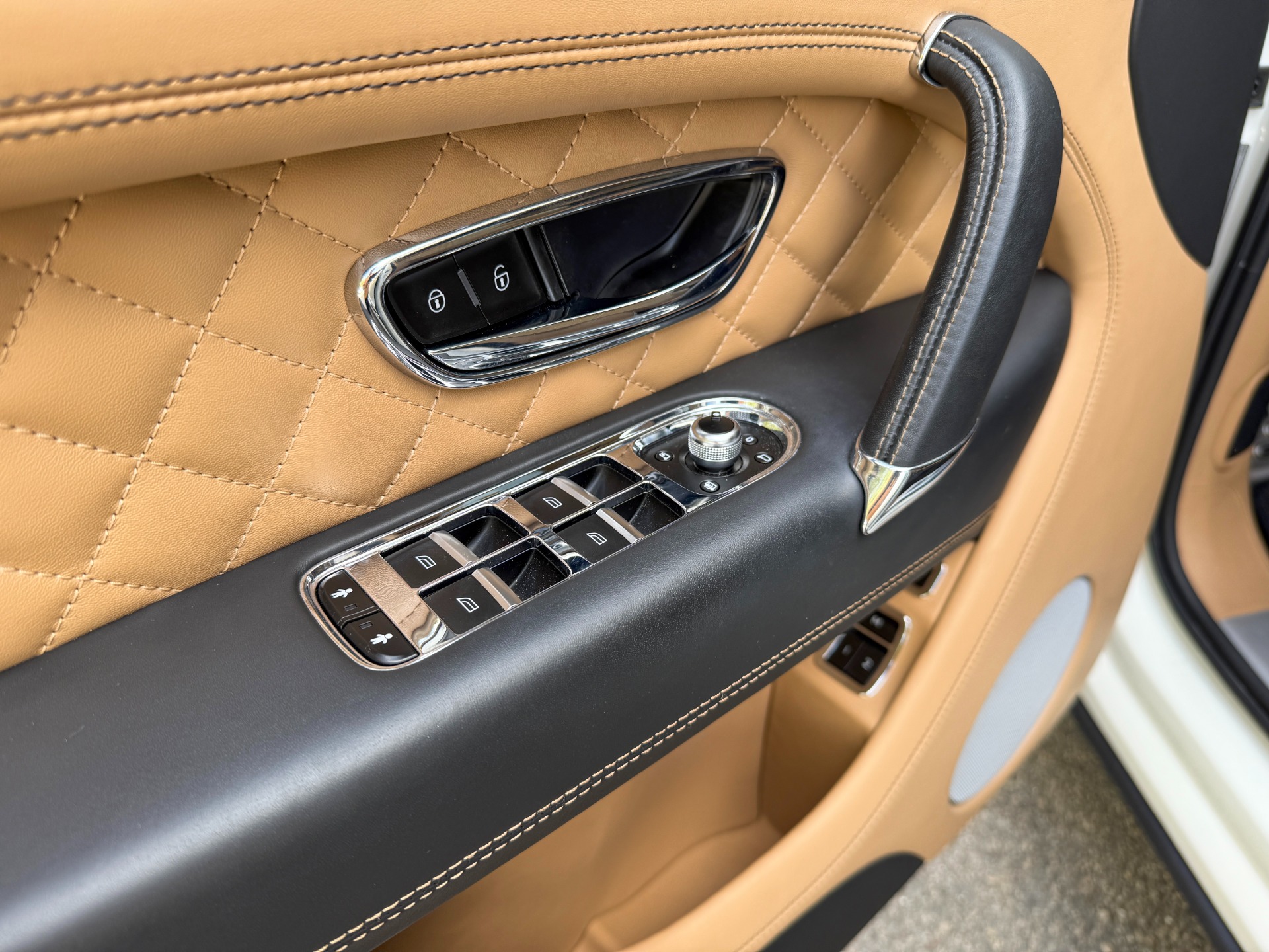 Used-2019-Bentley-Bentayga-V8