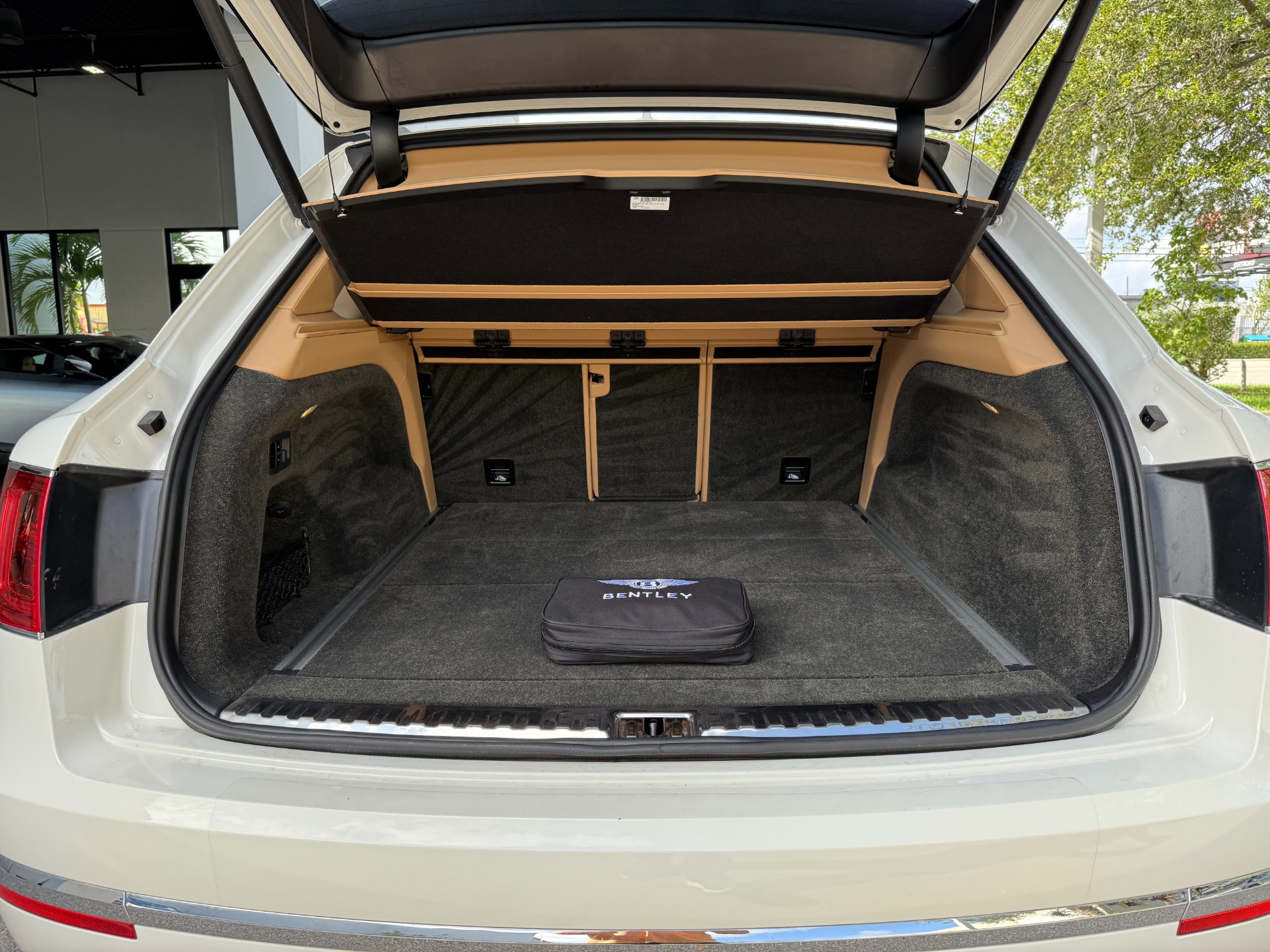 Used-2019-Bentley-Bentayga-V8