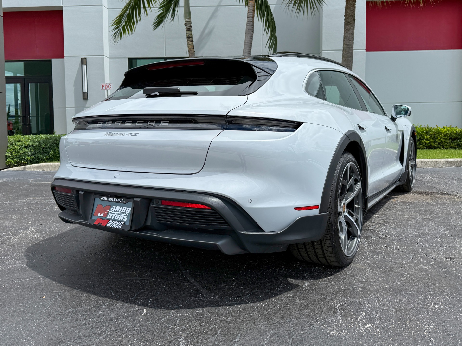 2024 Porsche Taycan 4S Cross Turismo photo 10