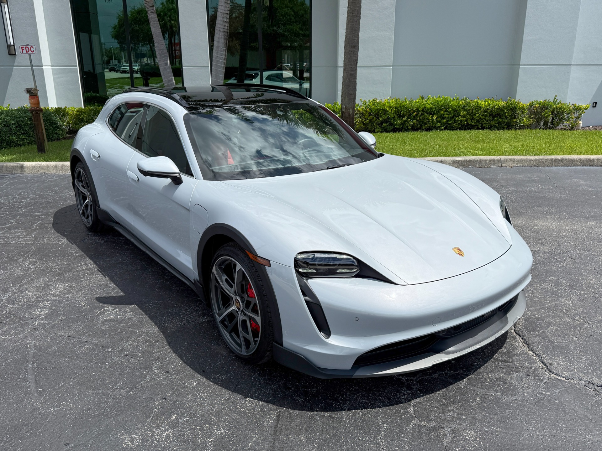 2024 Porsche Taycan 4S Cross Turismo photo 11
