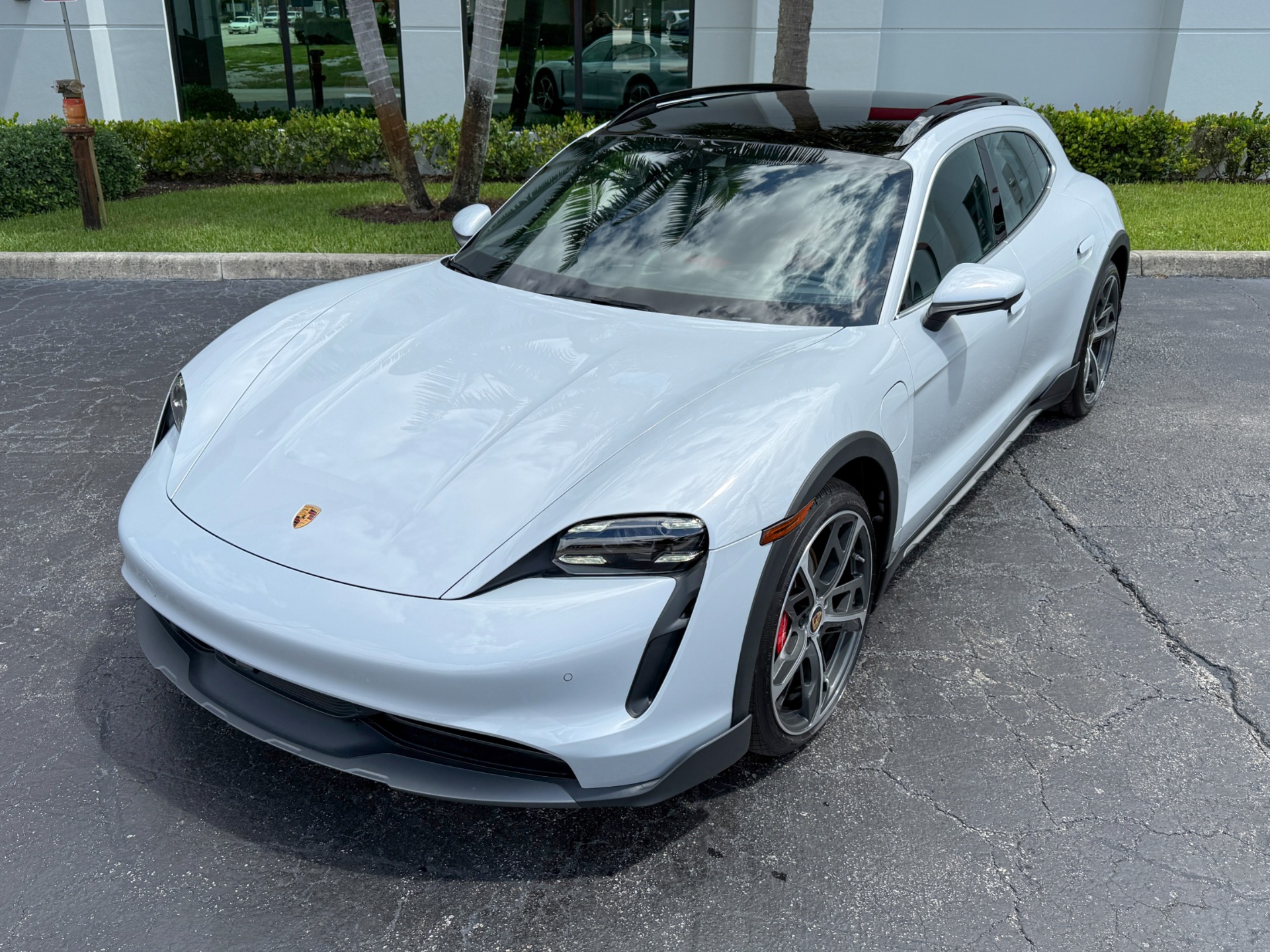 2024 Porsche Taycan 4S Cross Turismo photo 13