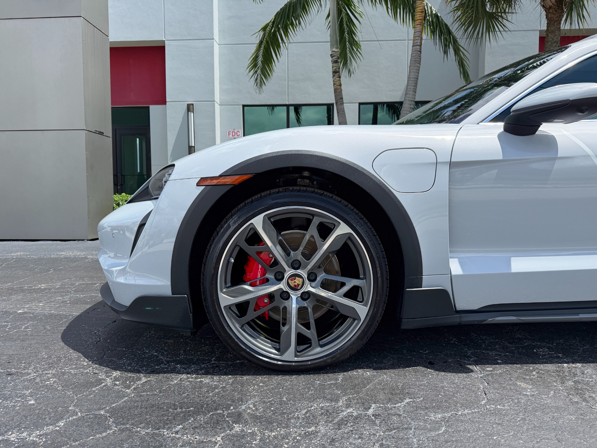 2024 Porsche Taycan 4S Cross Turismo photo 16